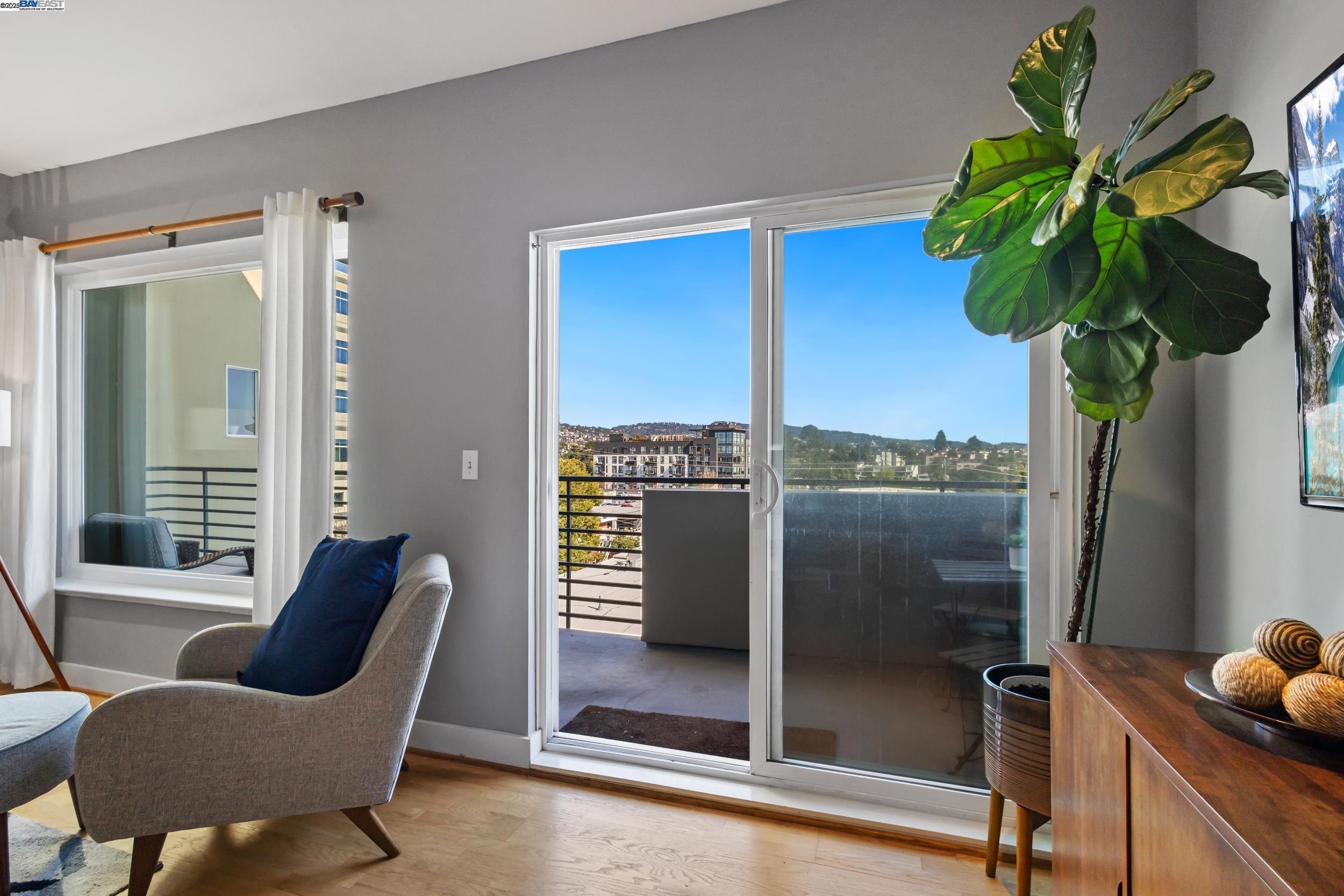 371 30Th St # 301, Oakland, California 94609, 1 Bedroom Bedrooms, 3 Rooms Rooms,1 BathroomBathrooms,Residential,For Sale,371 30Th St # 301,41087455