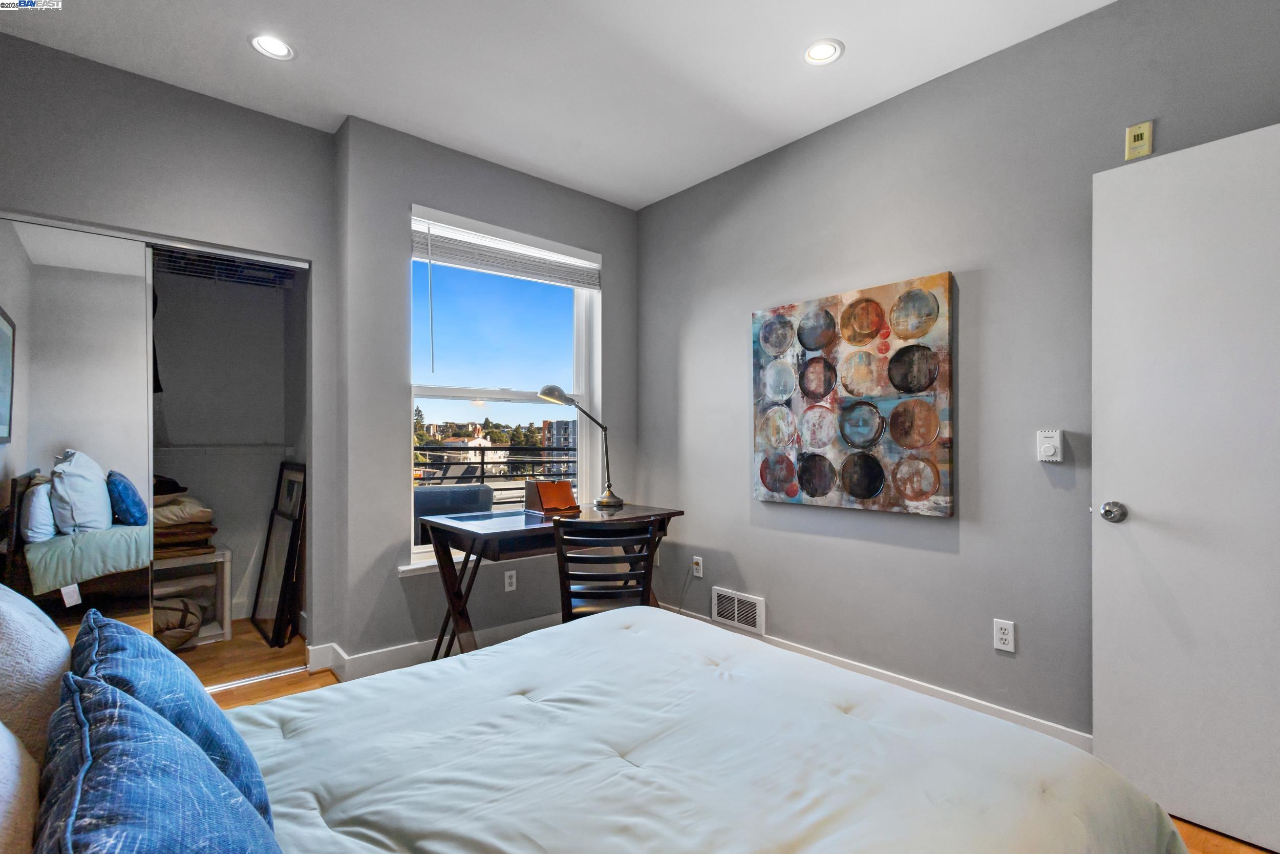 371 30Th St # 301, Oakland, California 94609, 1 Bedroom Bedrooms, 3 Rooms Rooms,1 BathroomBathrooms,Residential,For Sale,371 30Th St # 301,41087455