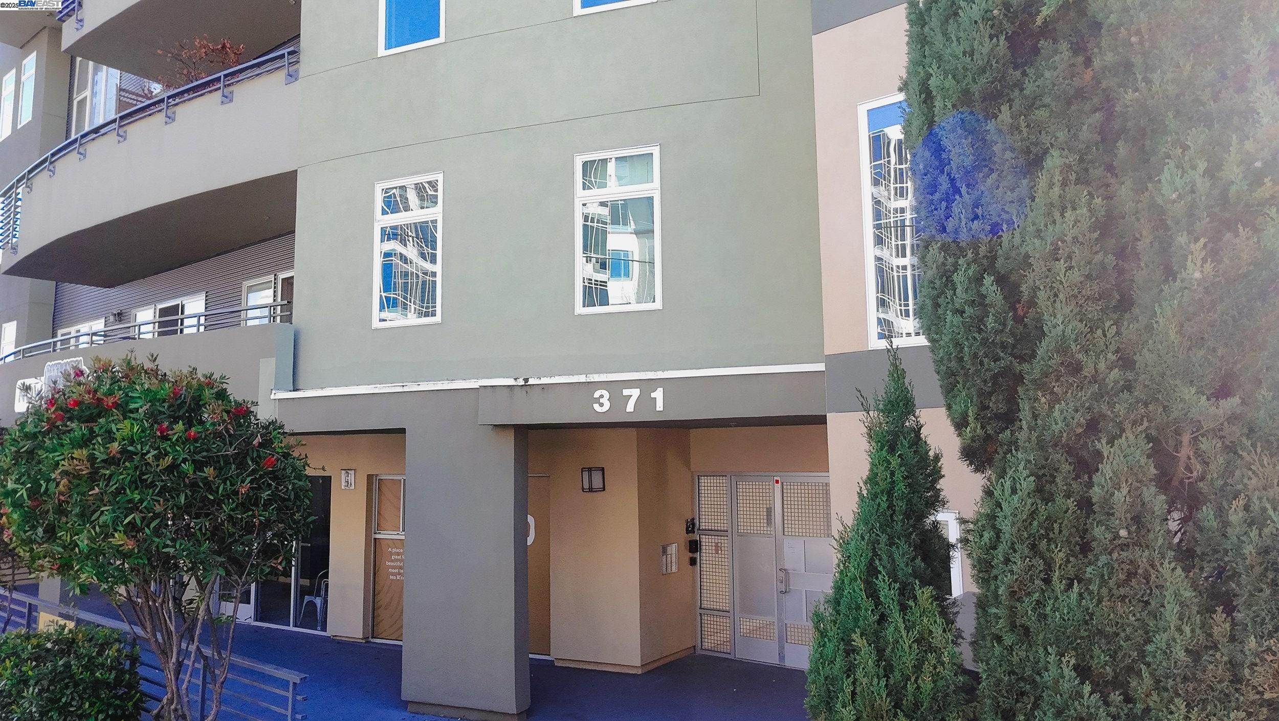 371 30Th St # 301, Oakland, California 94609, 1 Bedroom Bedrooms, 3 Rooms Rooms,1 BathroomBathrooms,Residential,For Sale,371 30Th St # 301,41087455