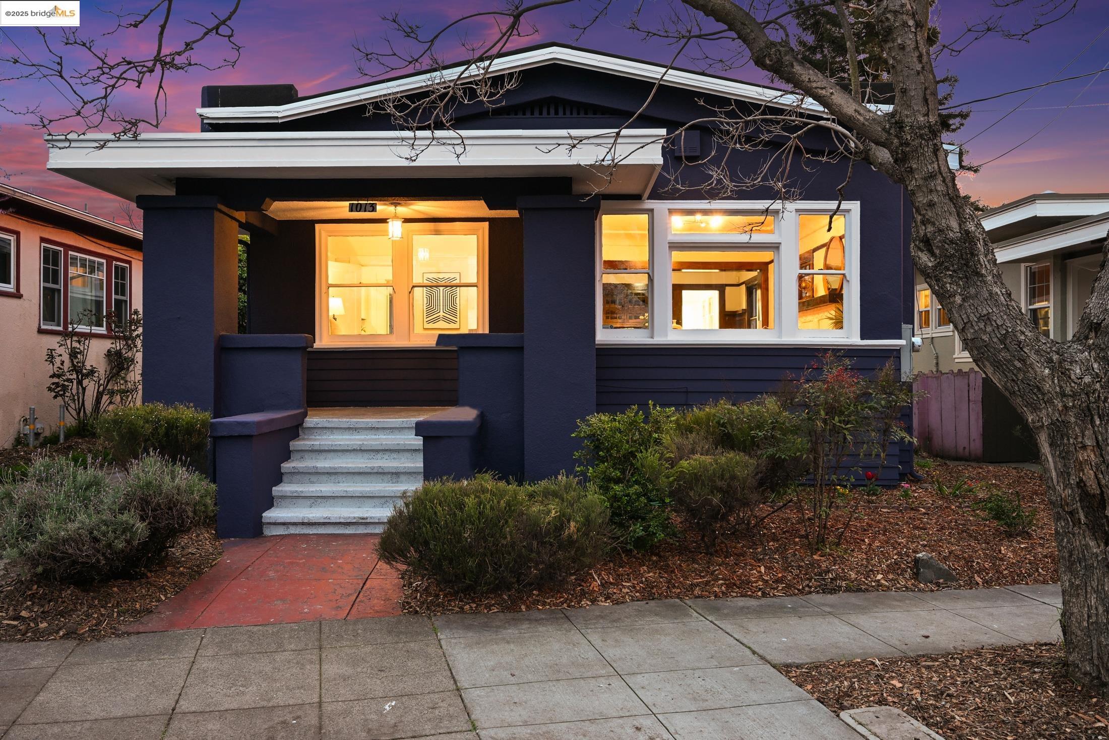 Detail Gallery Image 1 of 1 For 1013 Stanford Ave, Oakland,  CA 94608 - 2 Beds | 1 Baths