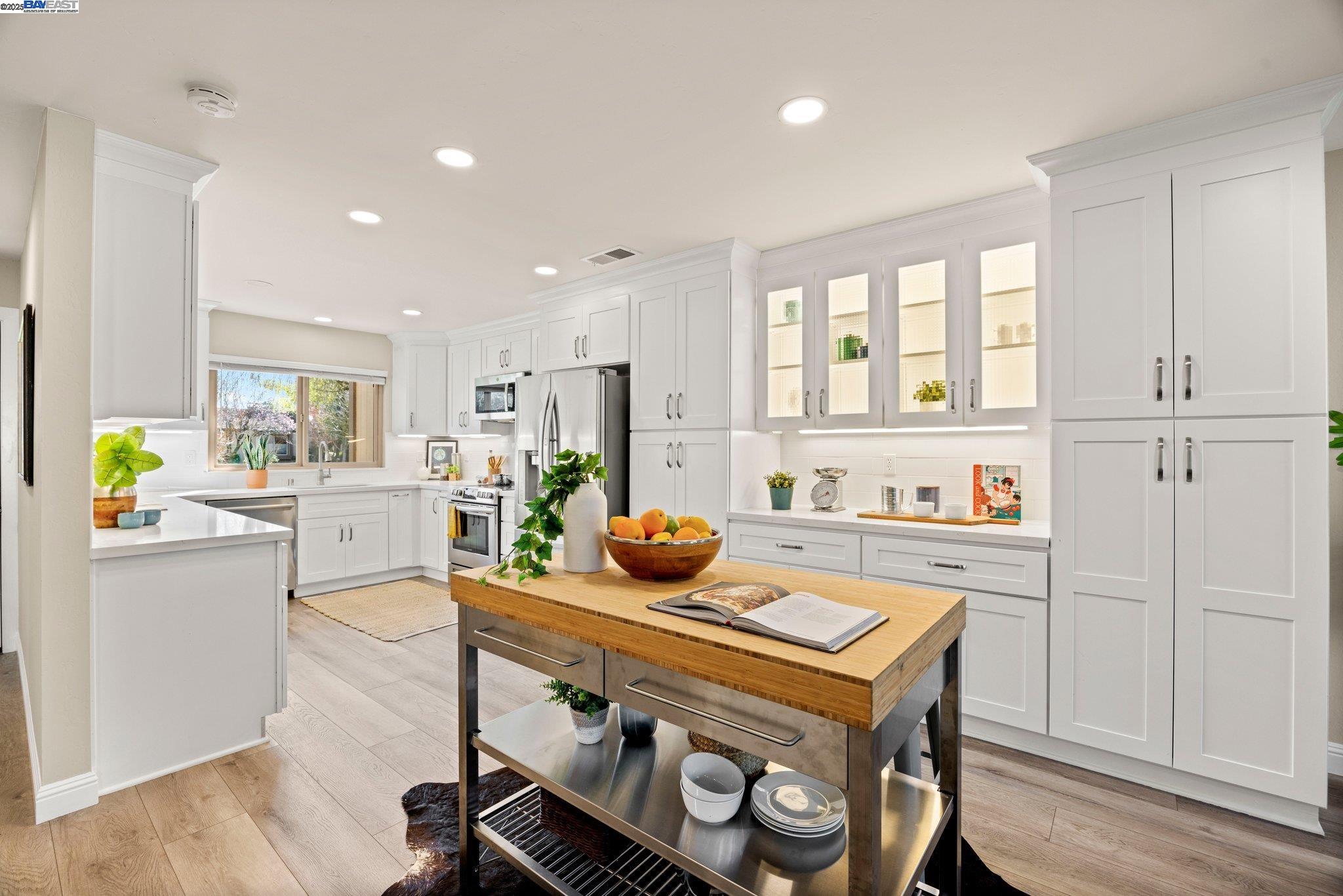 Detail Gallery Image 1 of 1 For 1114 Bismarck Ln, Alameda,  CA 94502 - 3 Beds | 2/1 Baths
