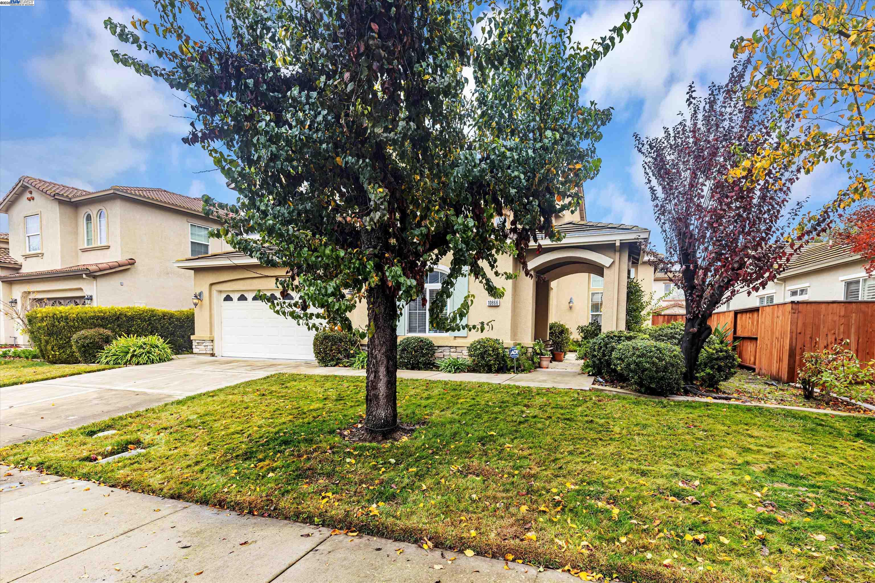 Detail Gallery Image 3 of 40 For 10866 Merritt Dr., Stockton,  CA 95219 - 5 Beds | 3 Baths