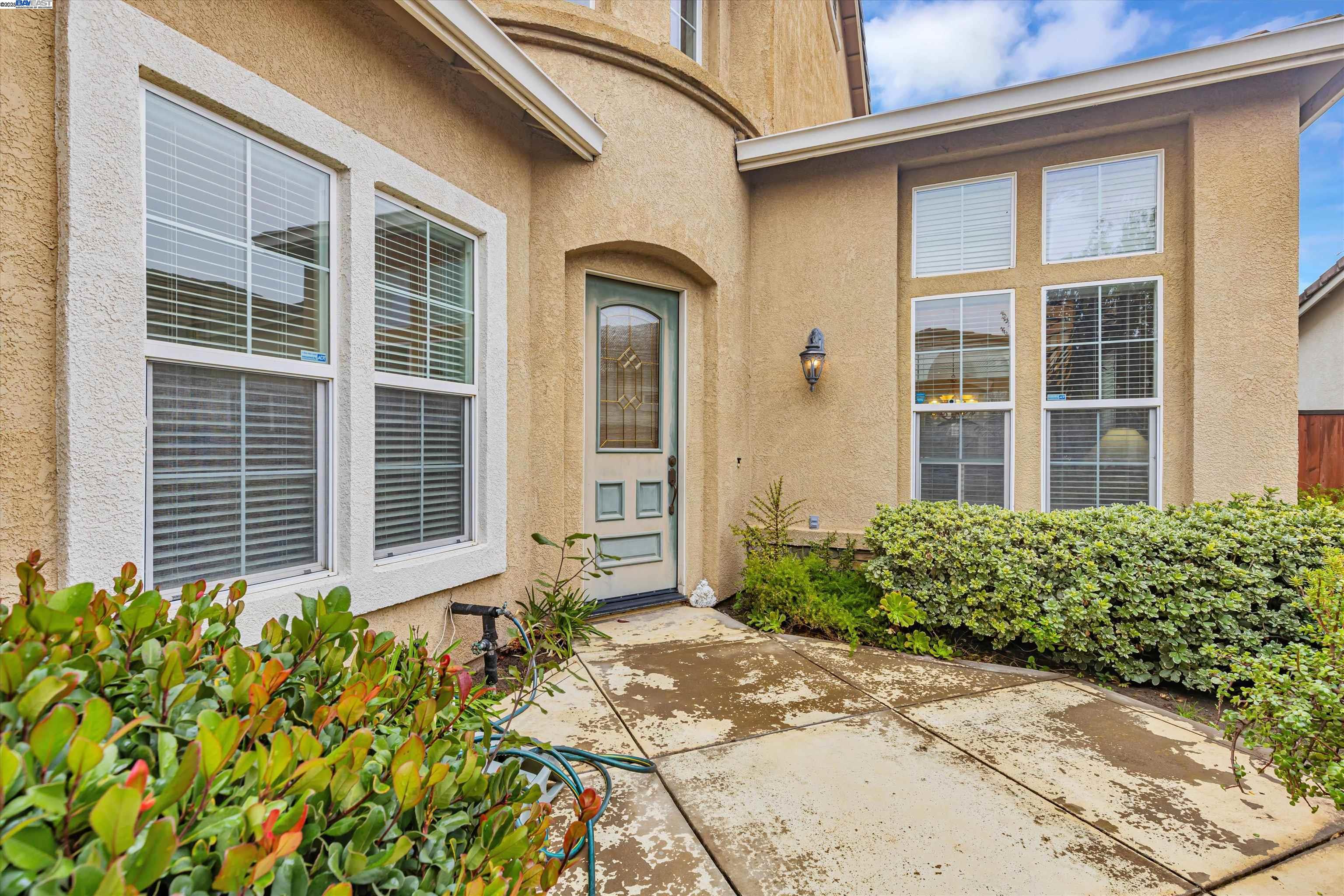 Detail Gallery Image 4 of 40 For 10866 Merritt Dr., Stockton,  CA 95219 - 5 Beds | 3 Baths
