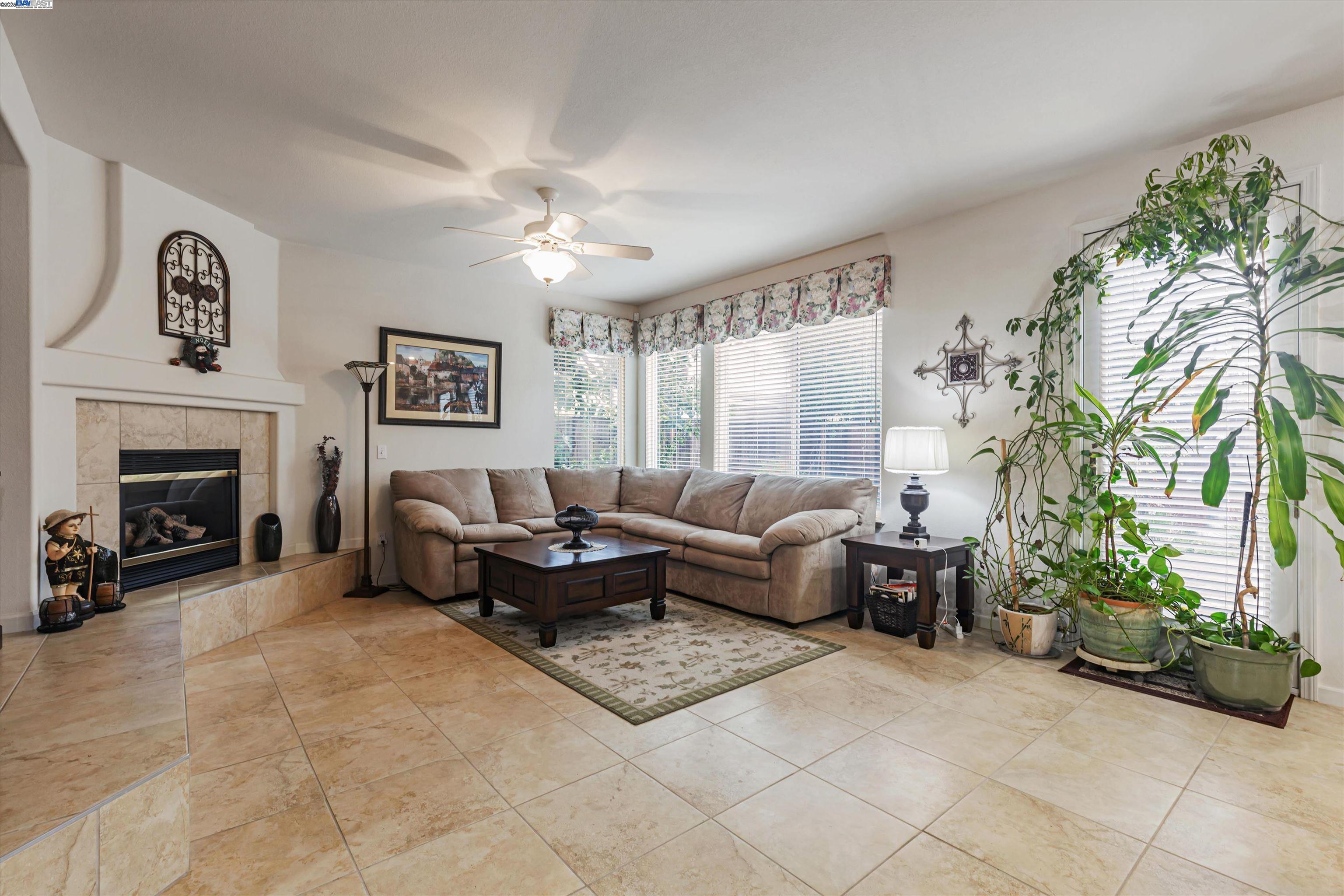 Detail Gallery Image 9 of 40 For 10866 Merritt Dr., Stockton,  CA 95219 - 5 Beds | 3 Baths