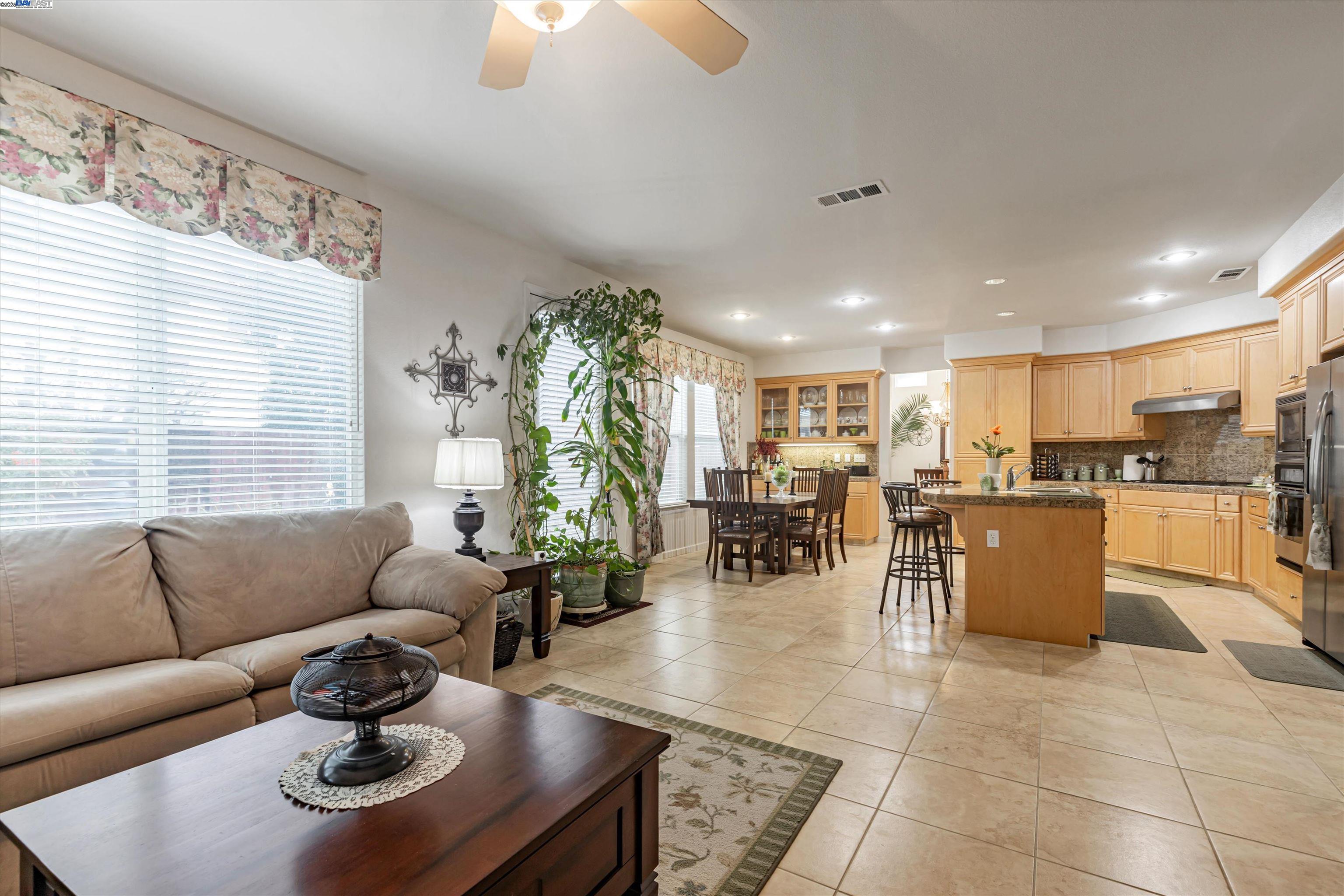 Detail Gallery Image 10 of 40 For 10866 Merritt Dr., Stockton,  CA 95219 - 5 Beds | 3 Baths