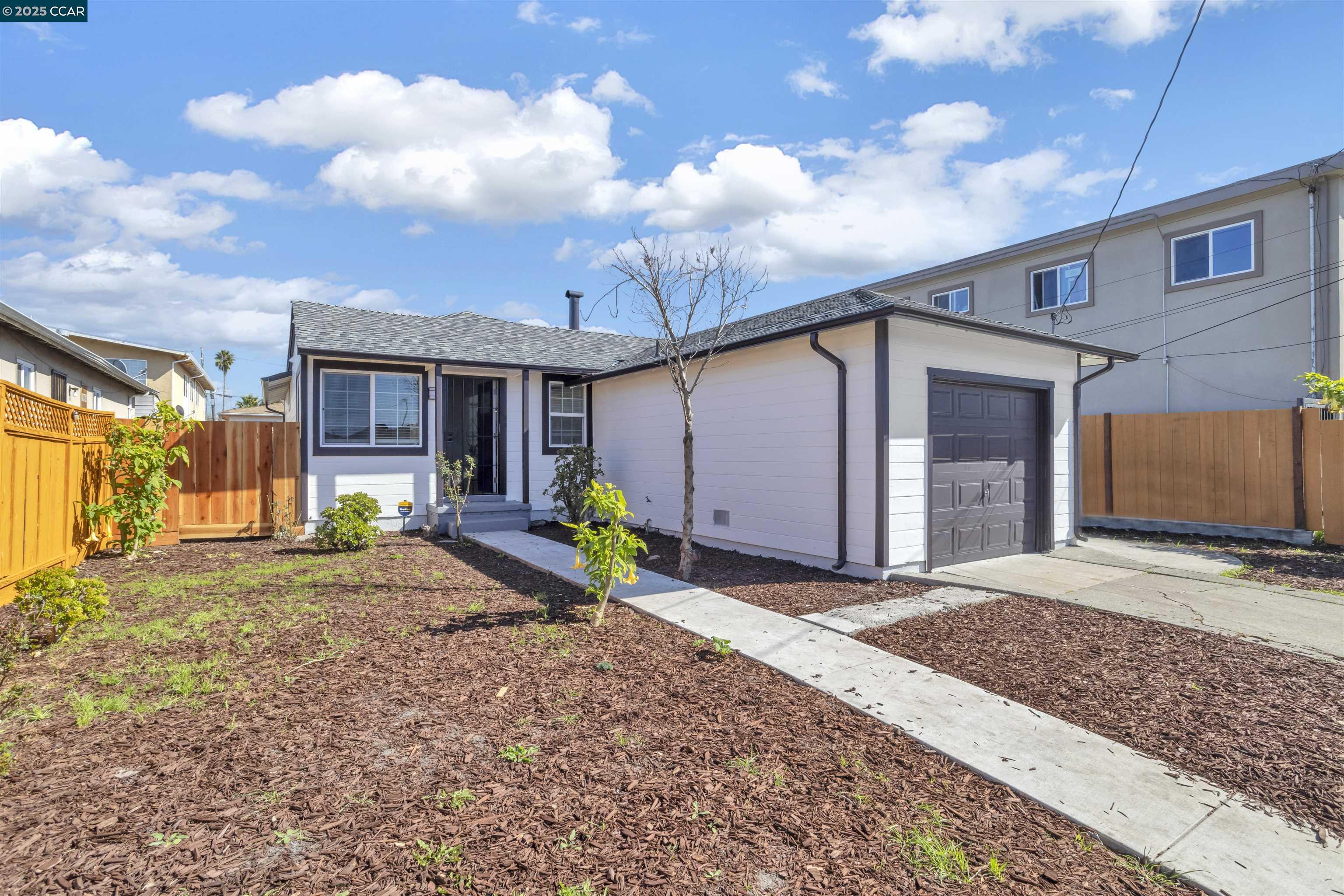 Detail Gallery Image 1 of 1 For 430 S 15th St, Richmond,  CA 94804 - 2 Beds | 1 Baths