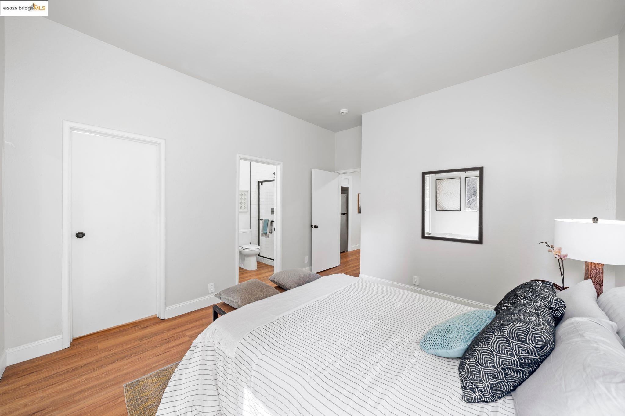 1923 West St, Oakland, California 94612, 4 Bedrooms Bedrooms, 6 Rooms Rooms,2 BathroomsBathrooms,Residential,For Sale,1923 West St,41087514