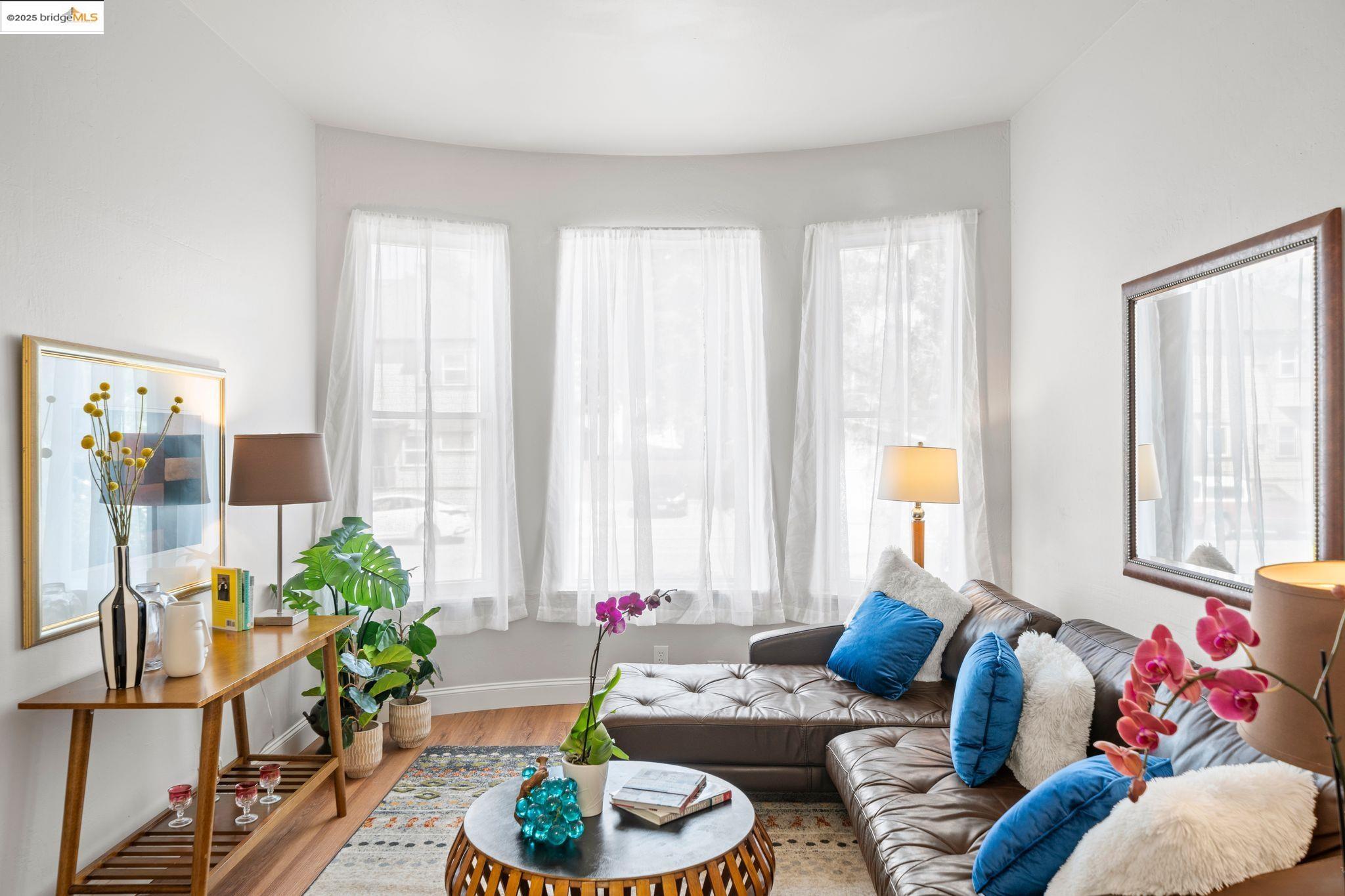 1923 West St, Oakland, California 94612, 4 Bedrooms Bedrooms, 6 Rooms Rooms,2 BathroomsBathrooms,Residential,For Sale,1923 West St,41087514