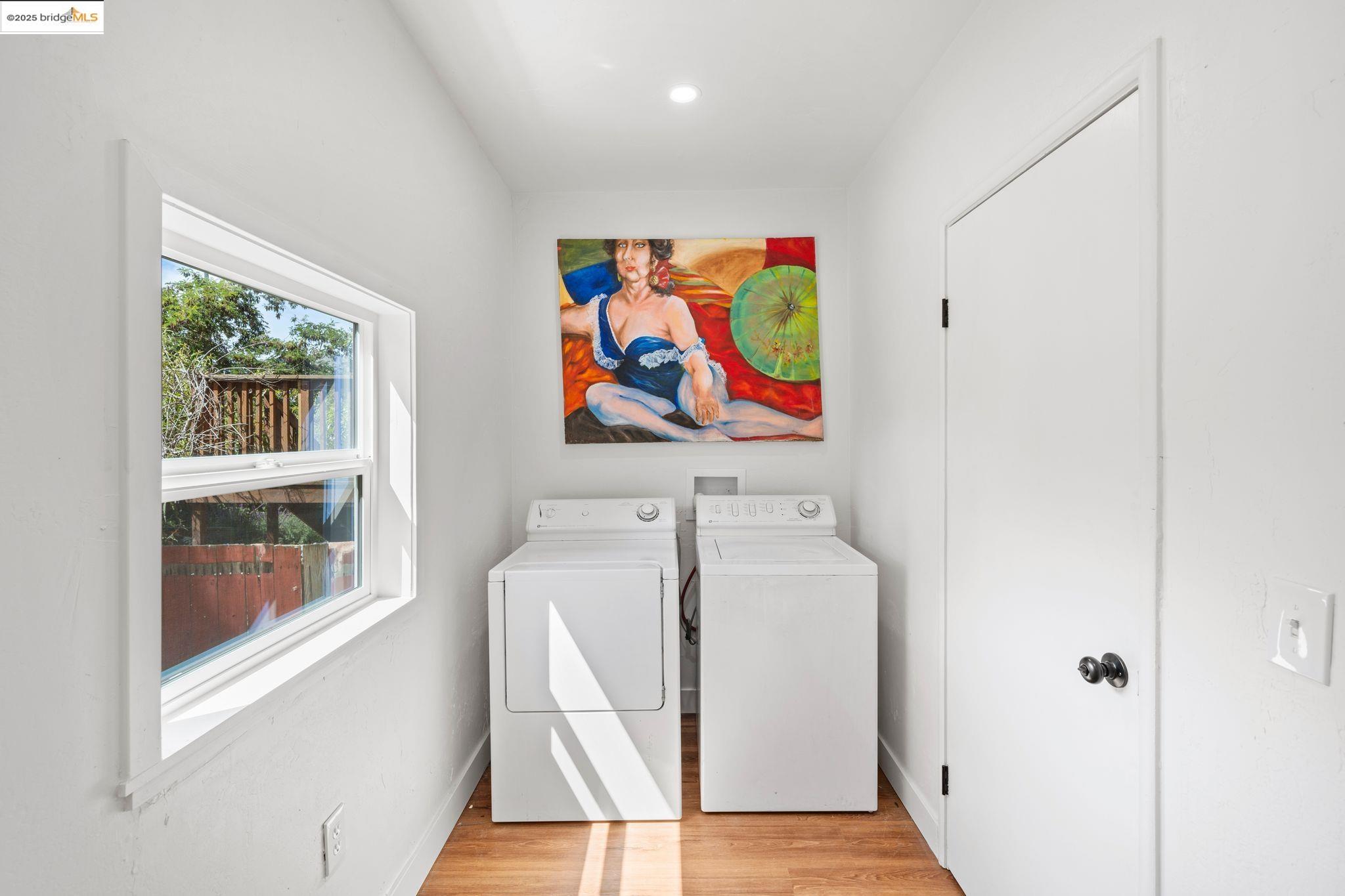 1923 West St, Oakland, California 94612, 4 Bedrooms Bedrooms, 6 Rooms Rooms,2 BathroomsBathrooms,Residential,For Sale,1923 West St,41087514