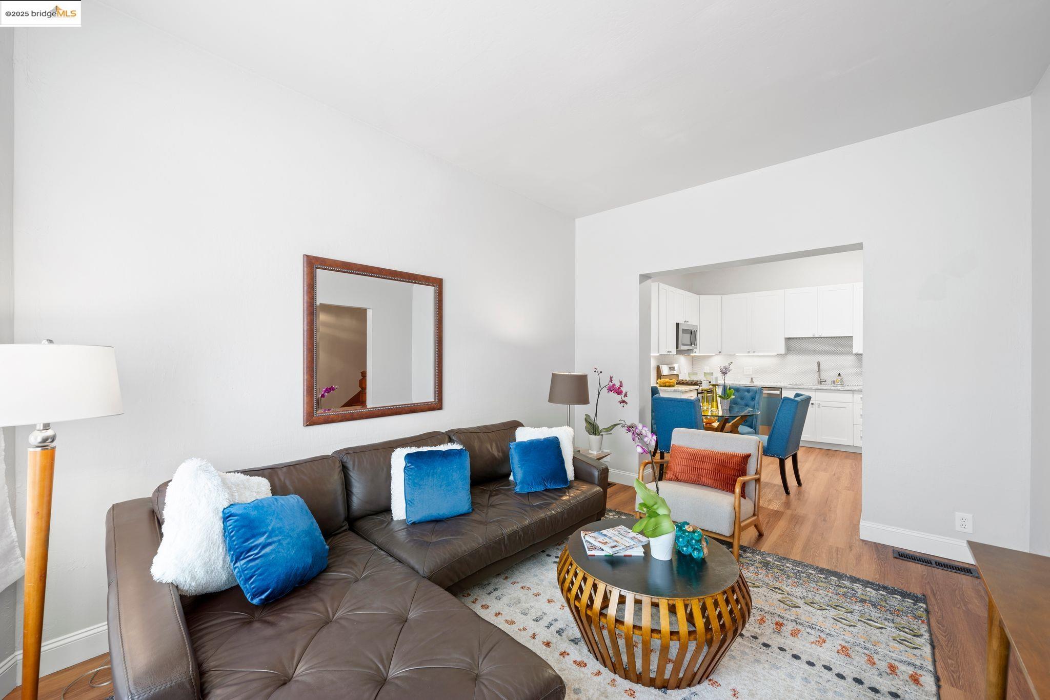 1923 West St, Oakland, California 94612, 4 Bedrooms Bedrooms, 6 Rooms Rooms,2 BathroomsBathrooms,Residential,For Sale,1923 West St,41087514