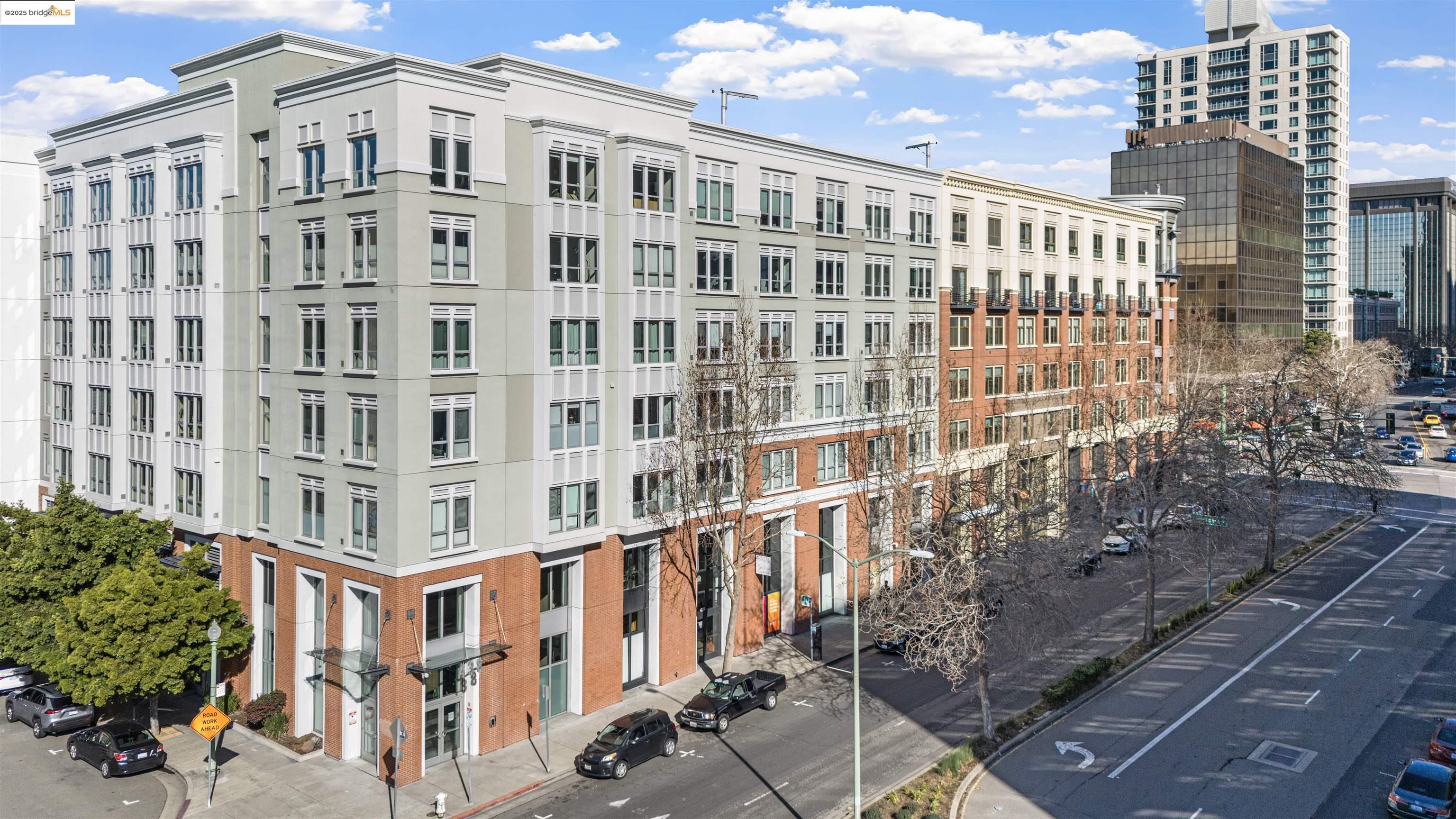 More Details about MLS # 41087517 : 438 W GRAND AVE # 422