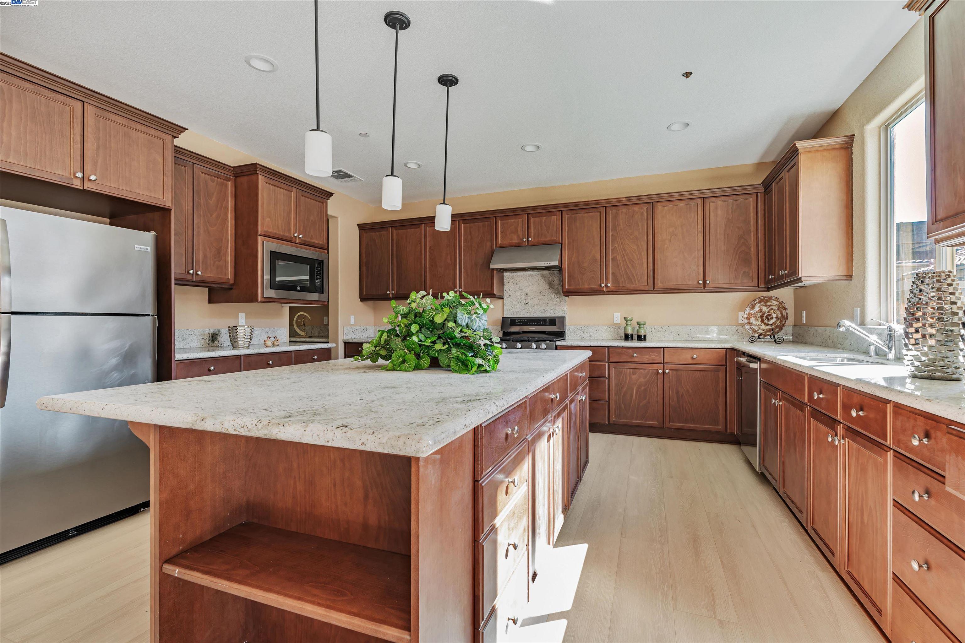 Detail Gallery Image 16 of 50 For 3602 Levanto Way, Manteca,  CA 95337 - 4 Beds | 3/1 Baths