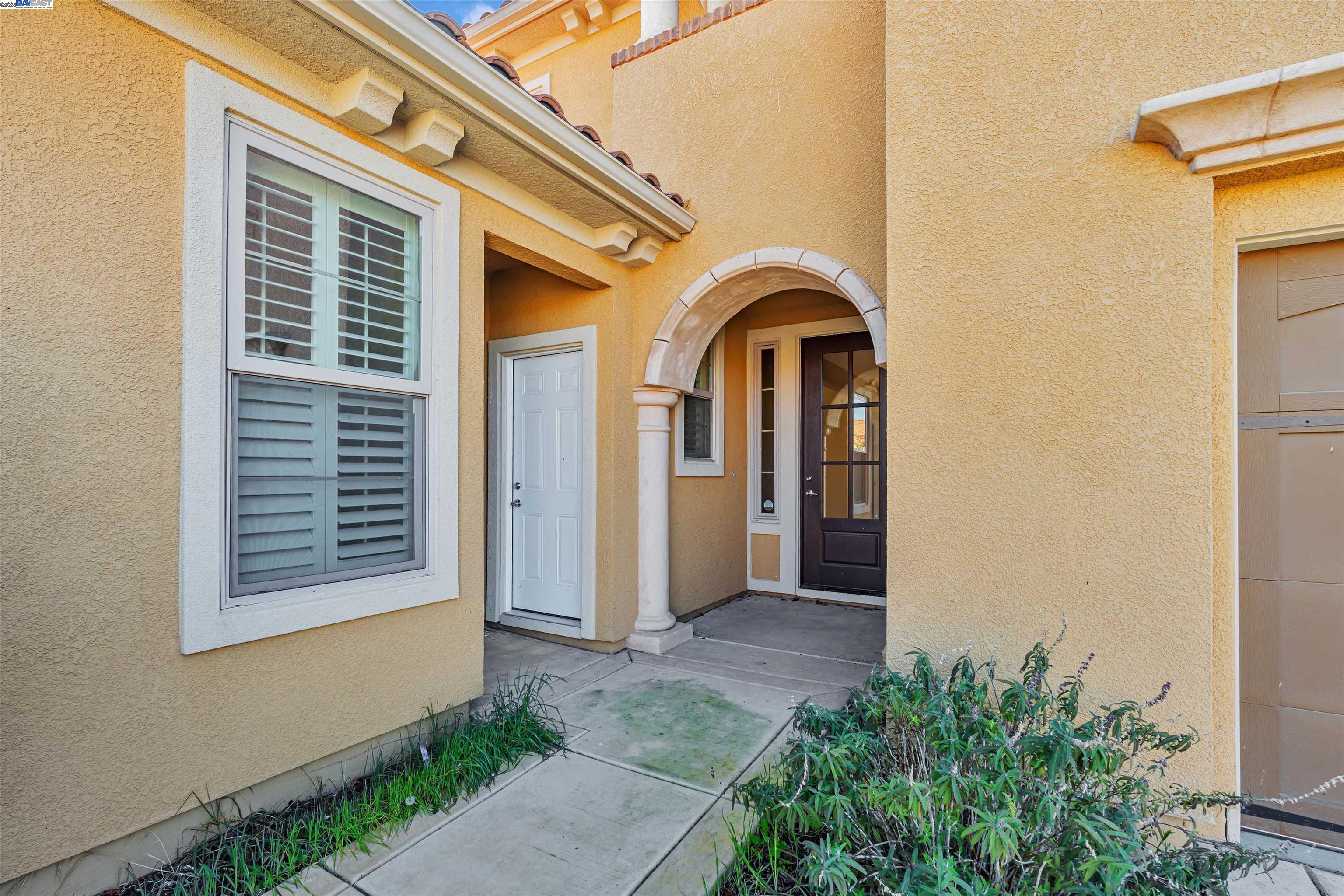 Detail Gallery Image 4 of 50 For 3602 Levanto Way, Manteca,  CA 95337 - 4 Beds | 3/1 Baths