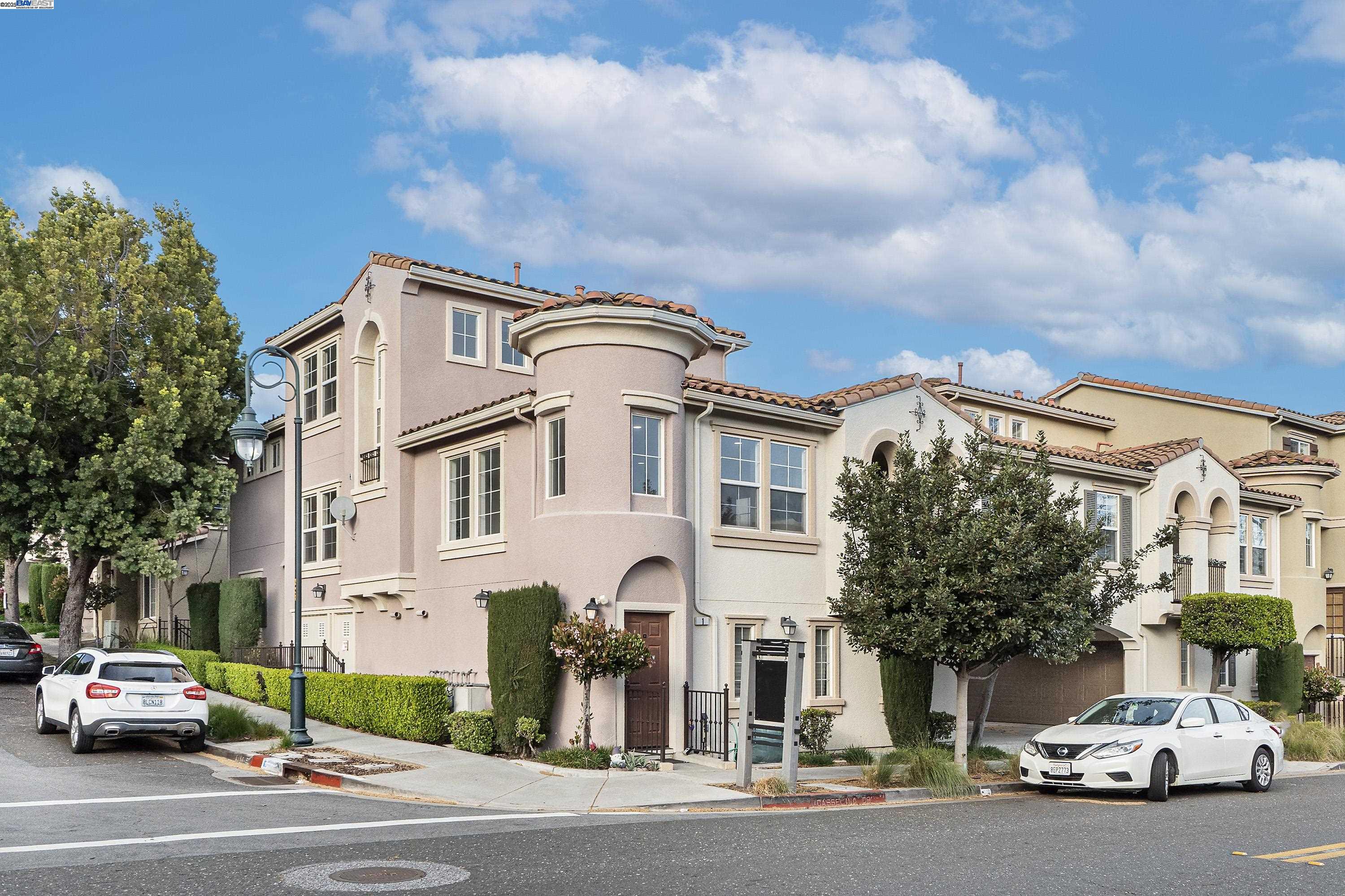 Detail Gallery Image 2 of 38 For 341 Casselino Drive #1,  San Jose,  CA 95136 - 3 Beds | 2/1 Baths