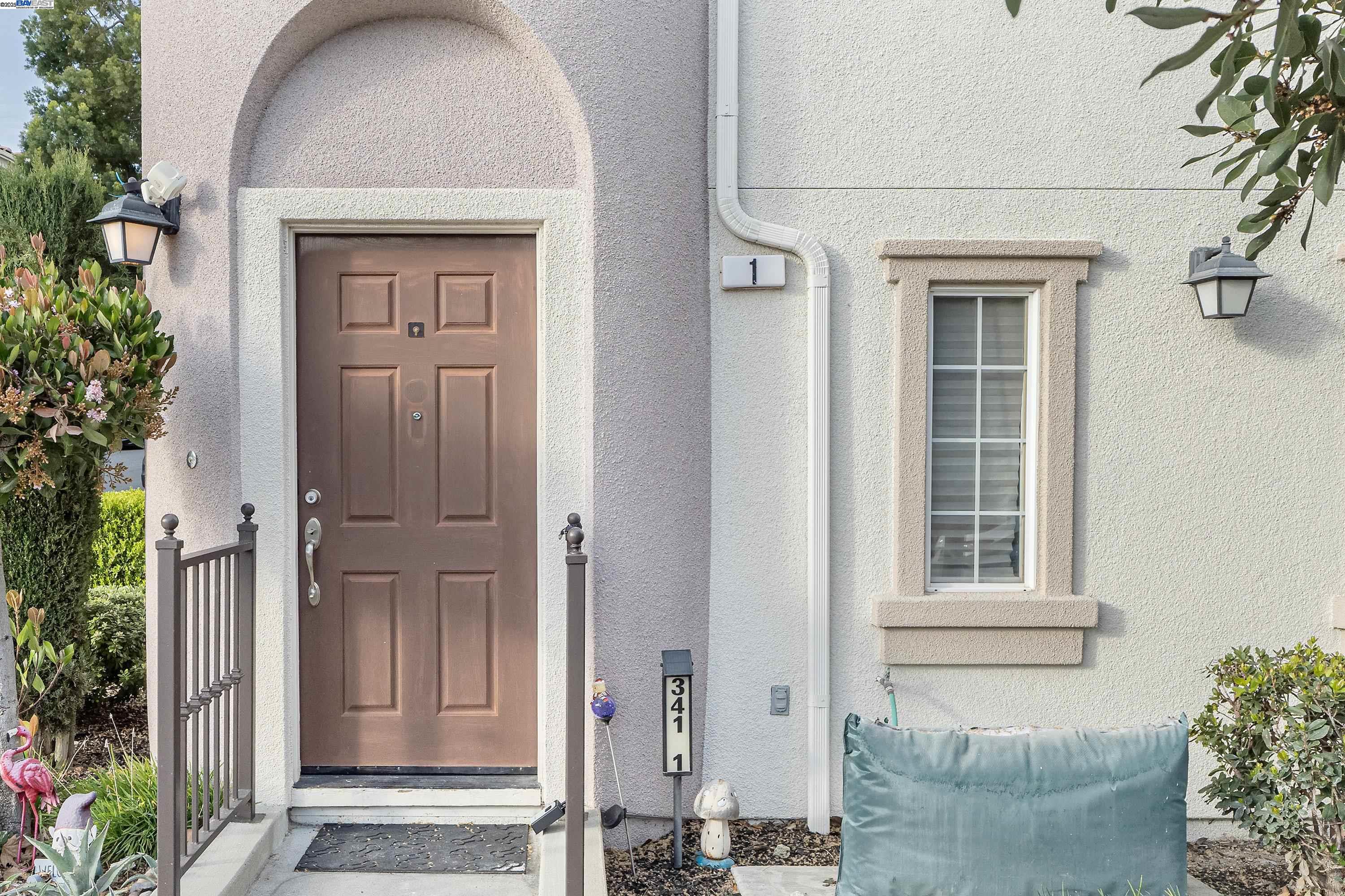 Detail Gallery Image 3 of 38 For 341 Casselino Drive #1,  San Jose,  CA 95136 - 3 Beds | 2/1 Baths