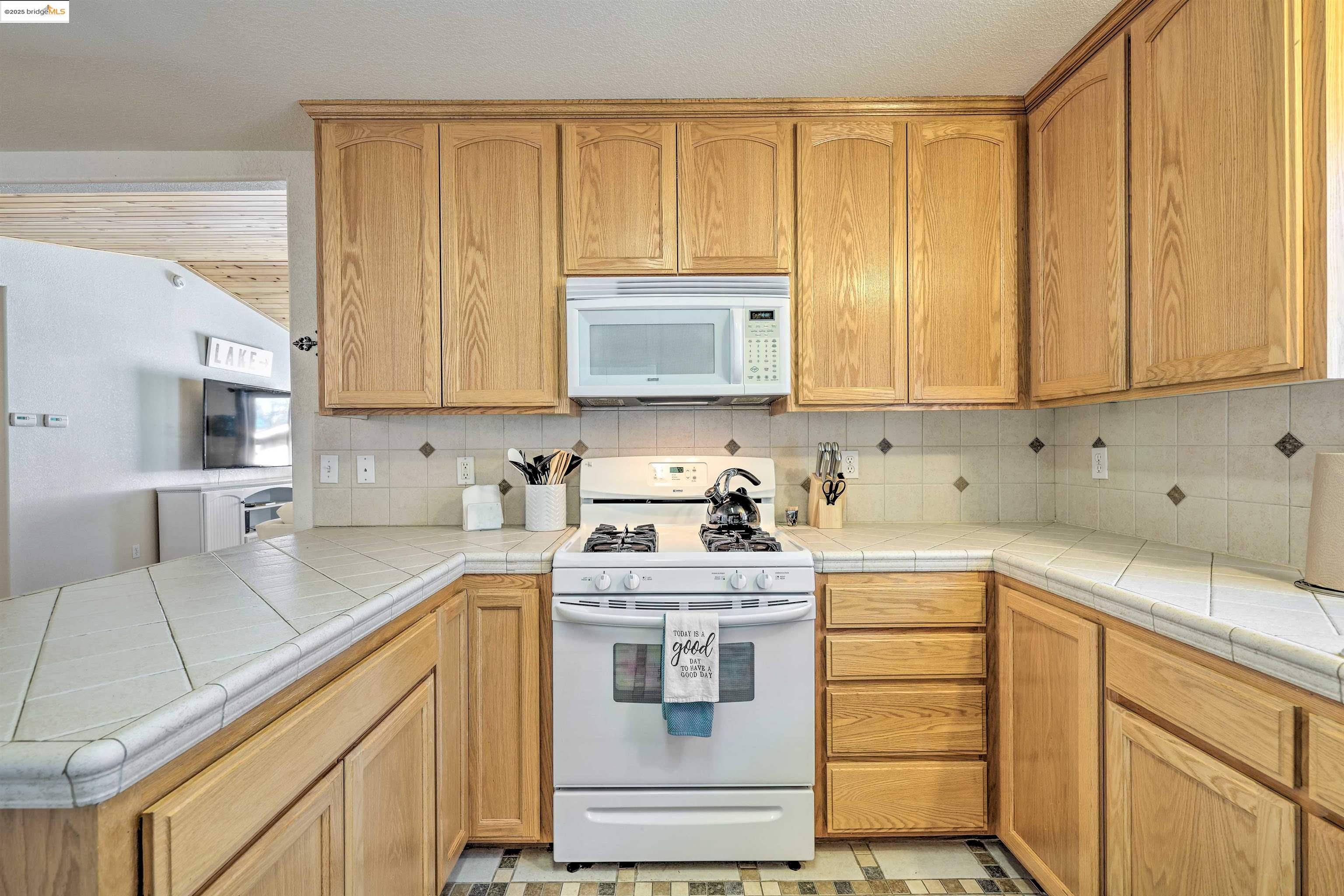 Detail Gallery Image 12 of 60 For 20838 Big Foot Circle, Groveland,  CA 95321-9505 - 3 Beds | 3 Baths