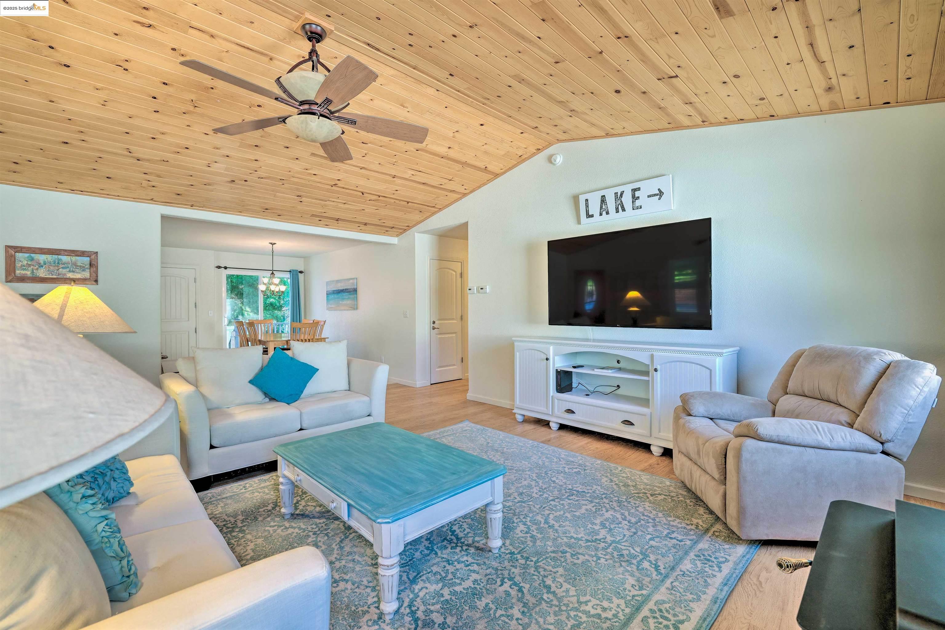 Detail Gallery Image 5 of 60 For 20838 Big Foot Circle, Groveland,  CA 95321-9505 - 3 Beds | 3 Baths