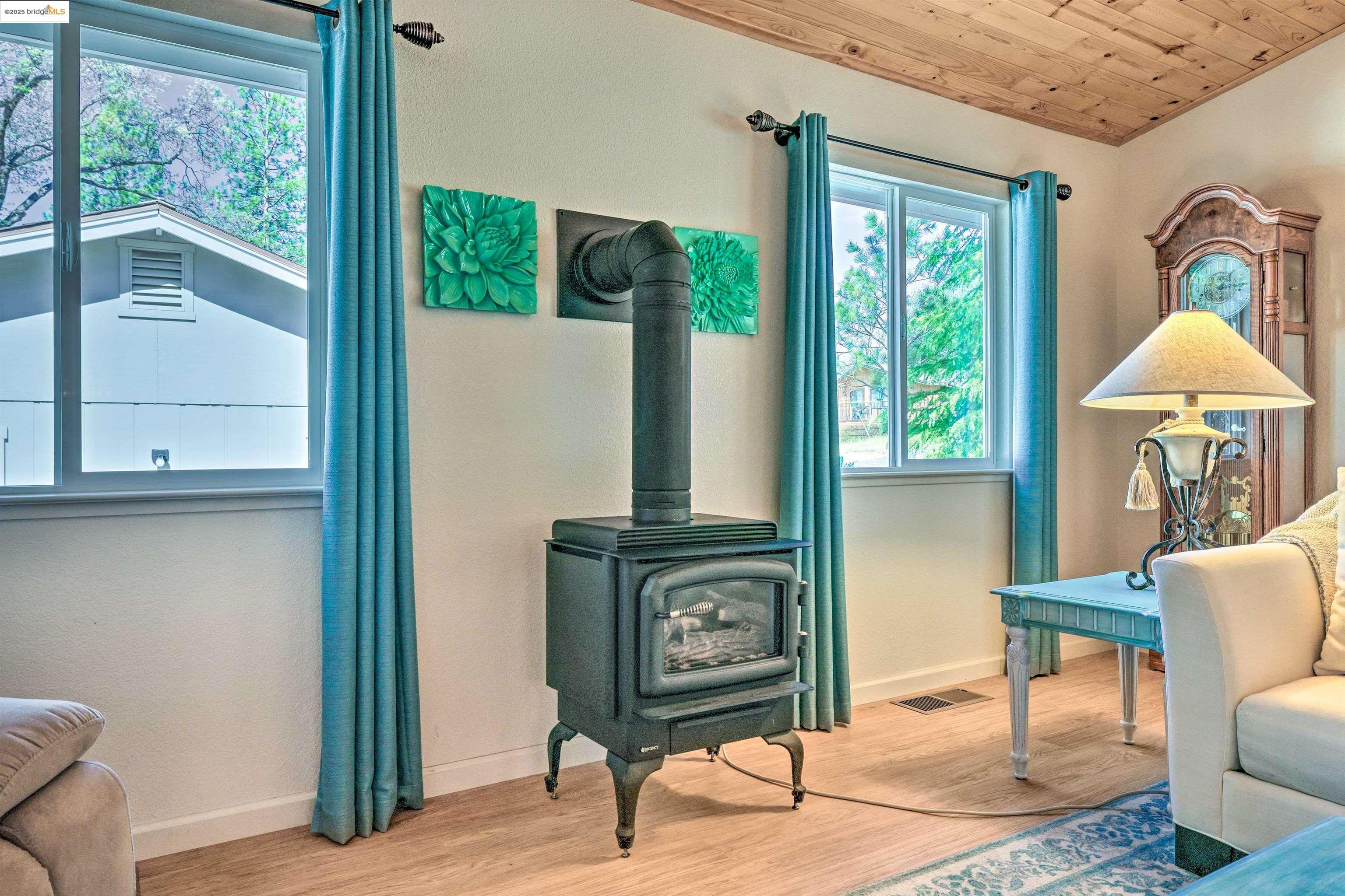 Detail Gallery Image 6 of 60 For 20838 Big Foot Circle, Groveland,  CA 95321-9505 - 3 Beds | 3 Baths