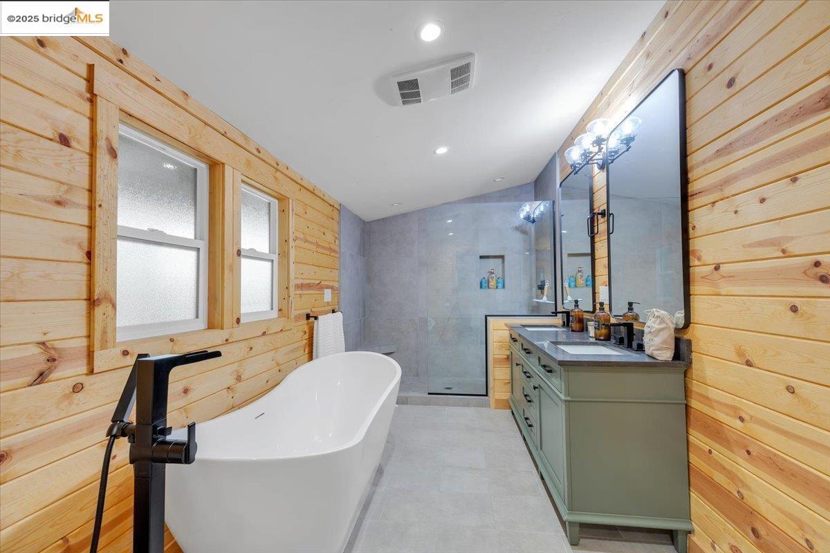 Detail Gallery Image 33 of 54 For 28635 #1 Herring Creek Ln, Strawberry,  CA 95375 - 1 Beds | 1 Baths