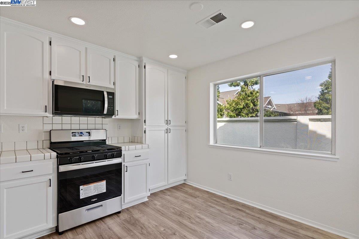 Detail Gallery Image 12 of 29 For 1605 Mount Silliman Way, Antioch,  CA 94531 - 3 Beds | 2/1 Baths