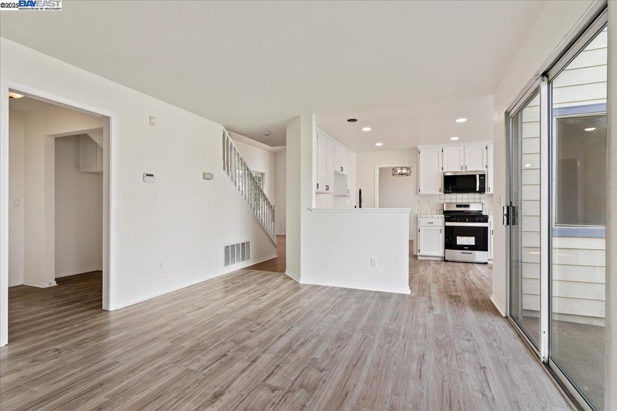 Detail Gallery Image 15 of 29 For 1605 Mount Silliman Way, Antioch,  CA 94531 - 3 Beds | 2/1 Baths