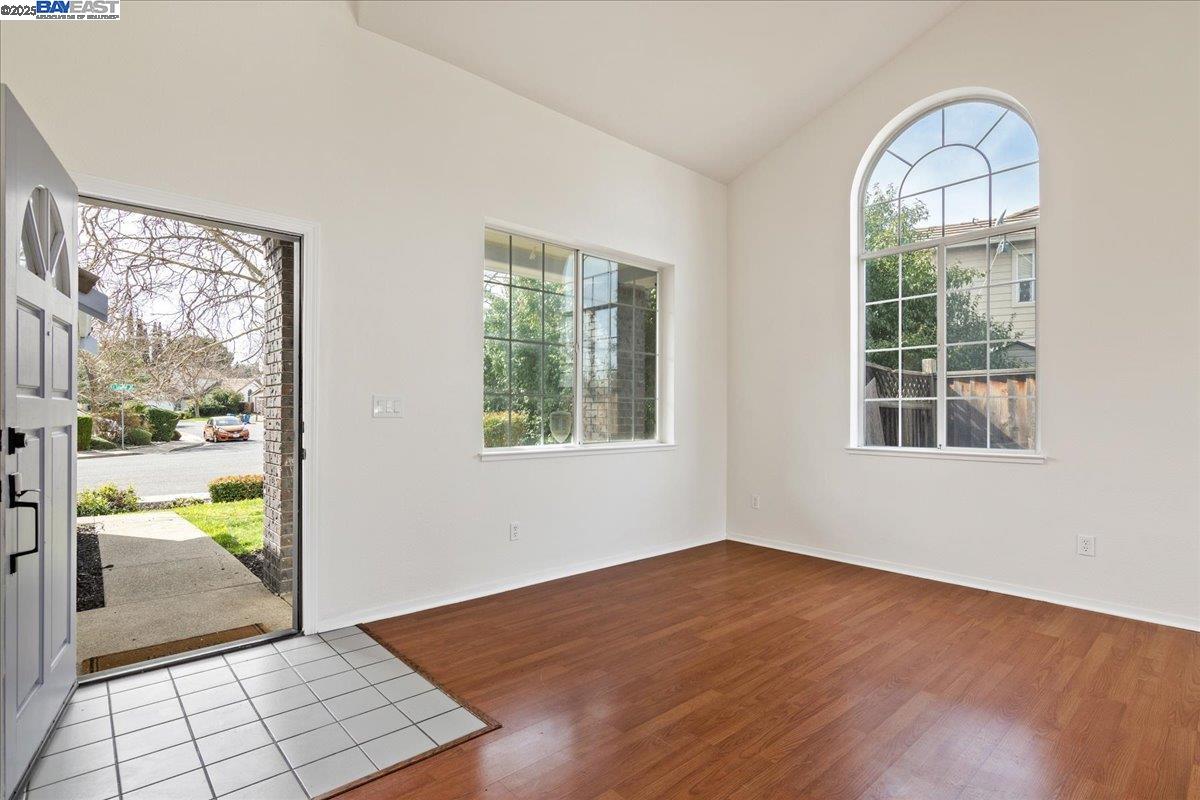 Detail Gallery Image 3 of 29 For 1605 Mount Silliman Way, Antioch,  CA 94531 - 3 Beds | 2/1 Baths