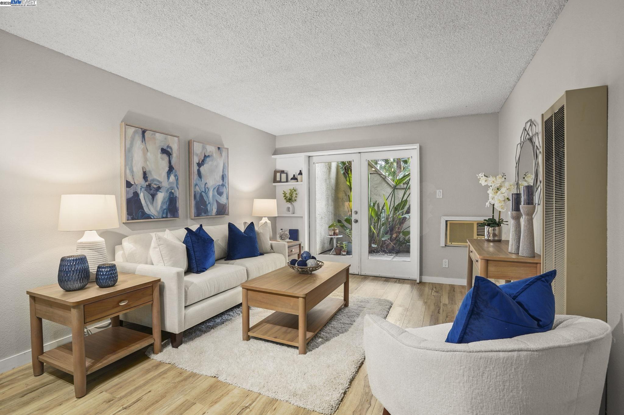 More Details about MLS # 41087578 : 1620 LAGUNA ST # D