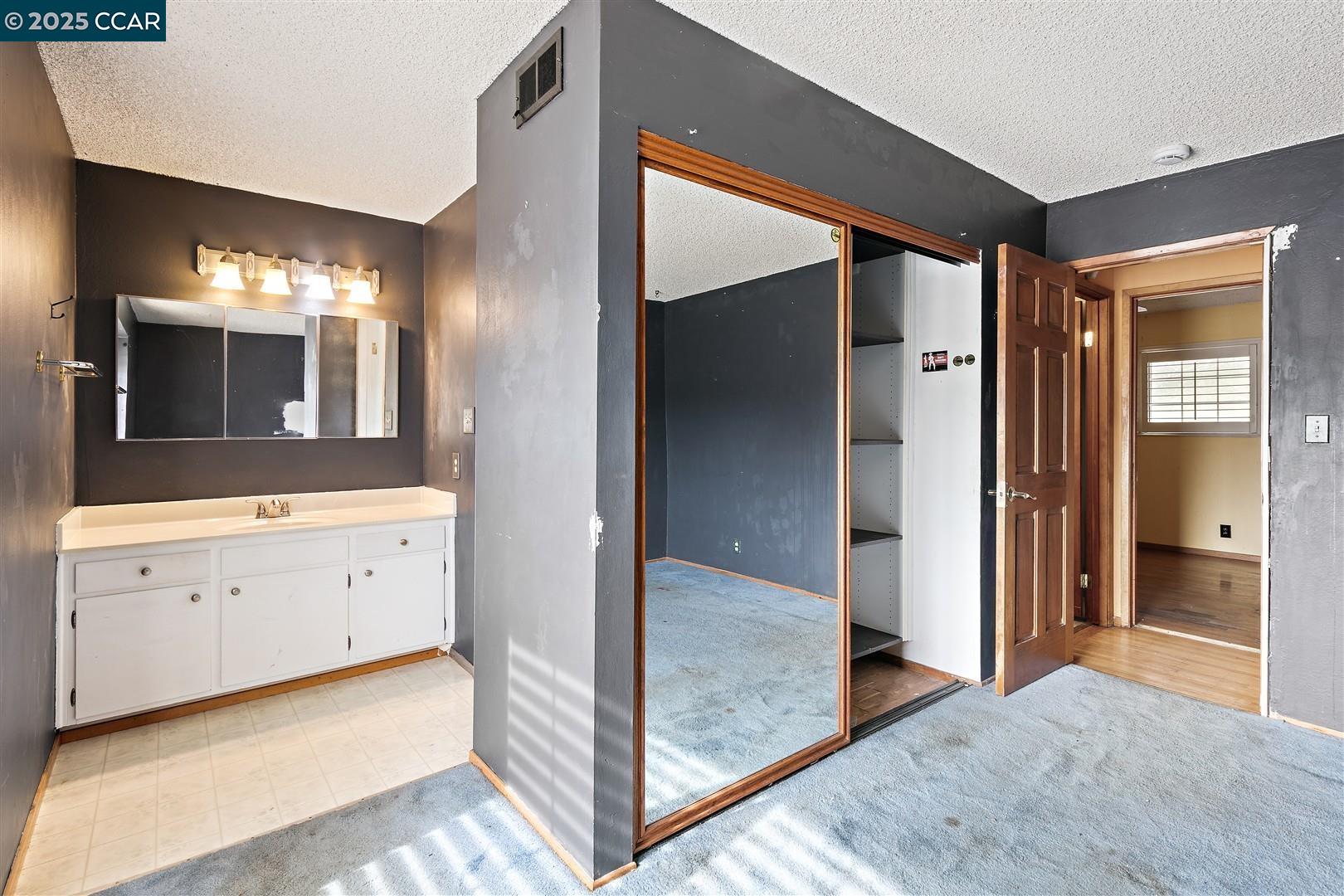 1200 Alberdan Ct