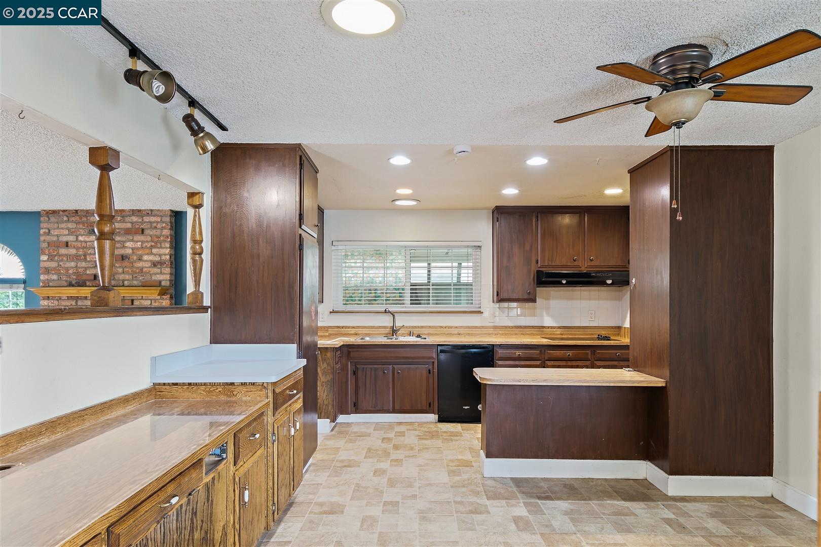1200 Alberdan Ct