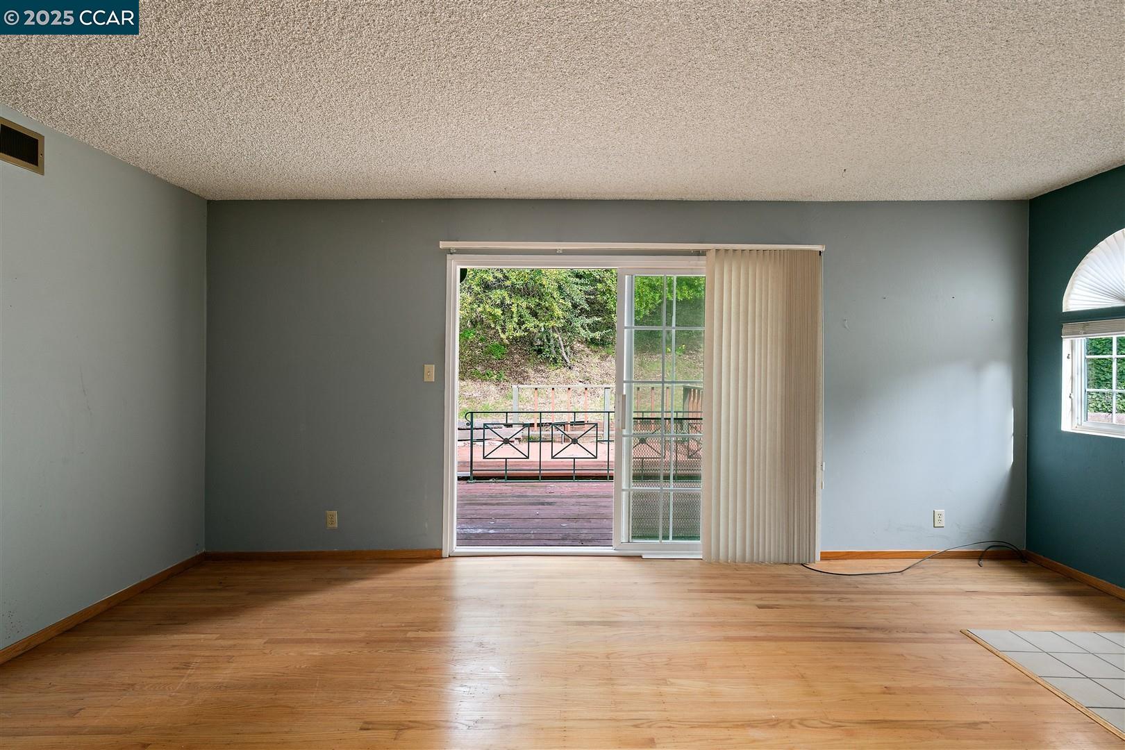 1200 Alberdan Ct