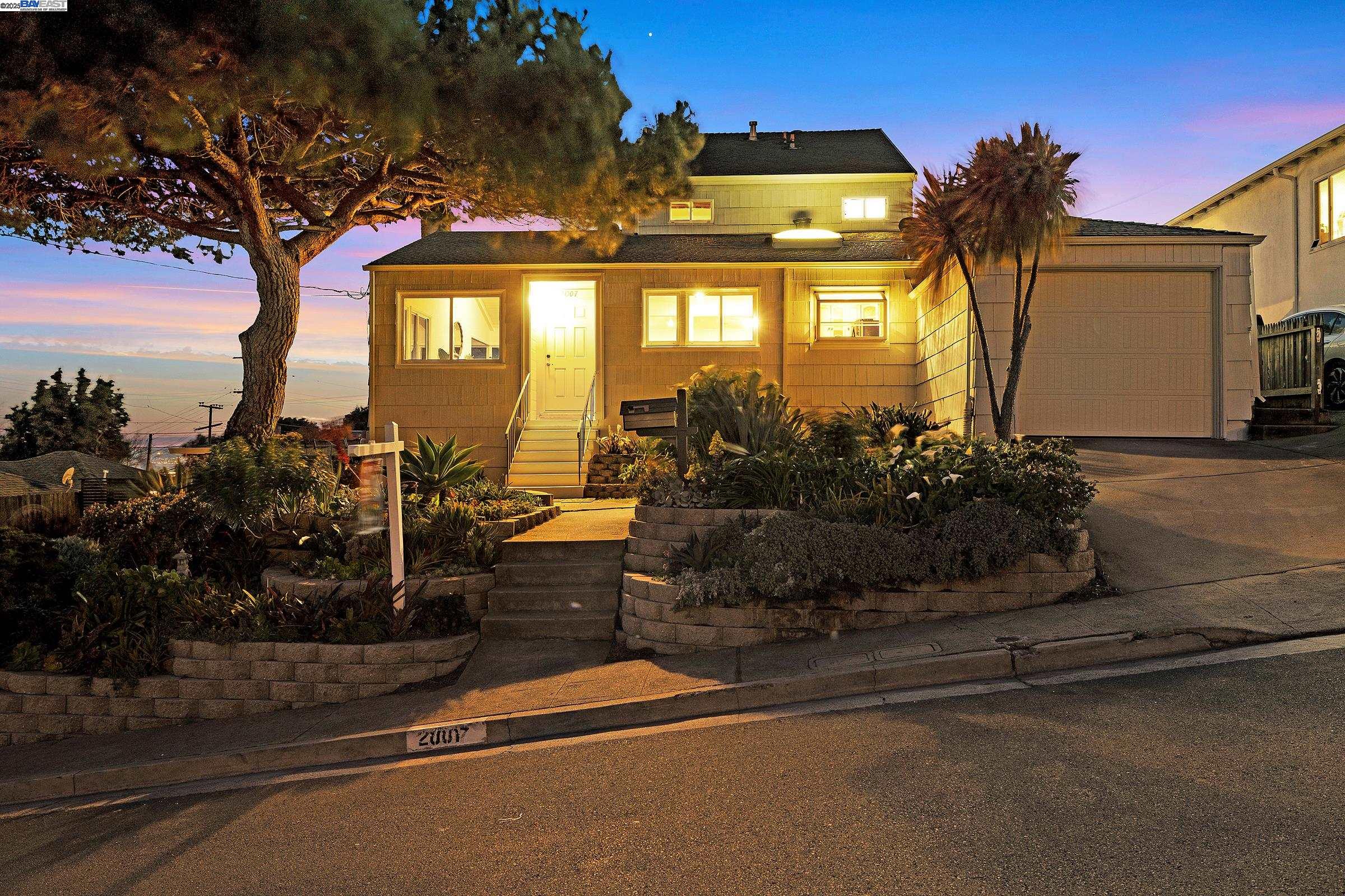 Detail Gallery Image 1 of 1 For 2007 Carquinez Ave., El Cerrito,  CA 94530 - 2 Beds | 2 Baths
