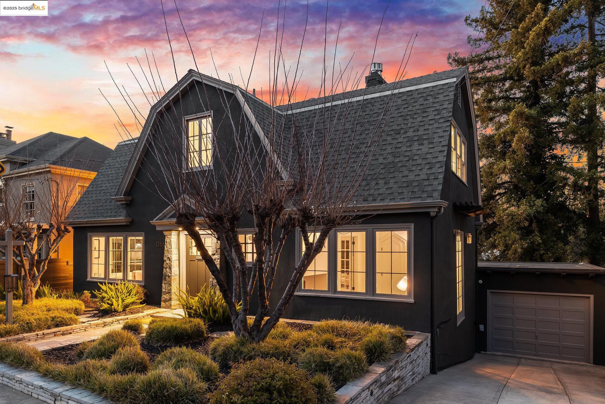 Detail Gallery Image 1 of 1 For 1266 Holman Rd, Oakland,  CA 94610 - 4 Beds | 3 Baths