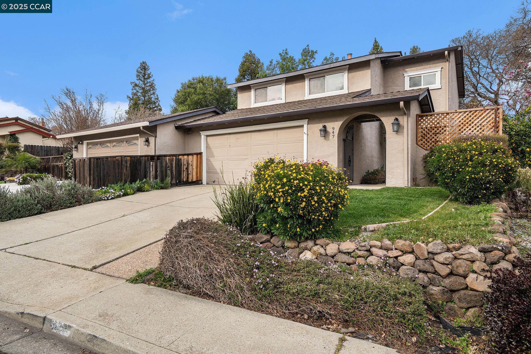 Detail Gallery Image 1 of 1 For 947 Pinon Dr, Martinez,  CA 94553 - 4 Beds | 2/1 Baths