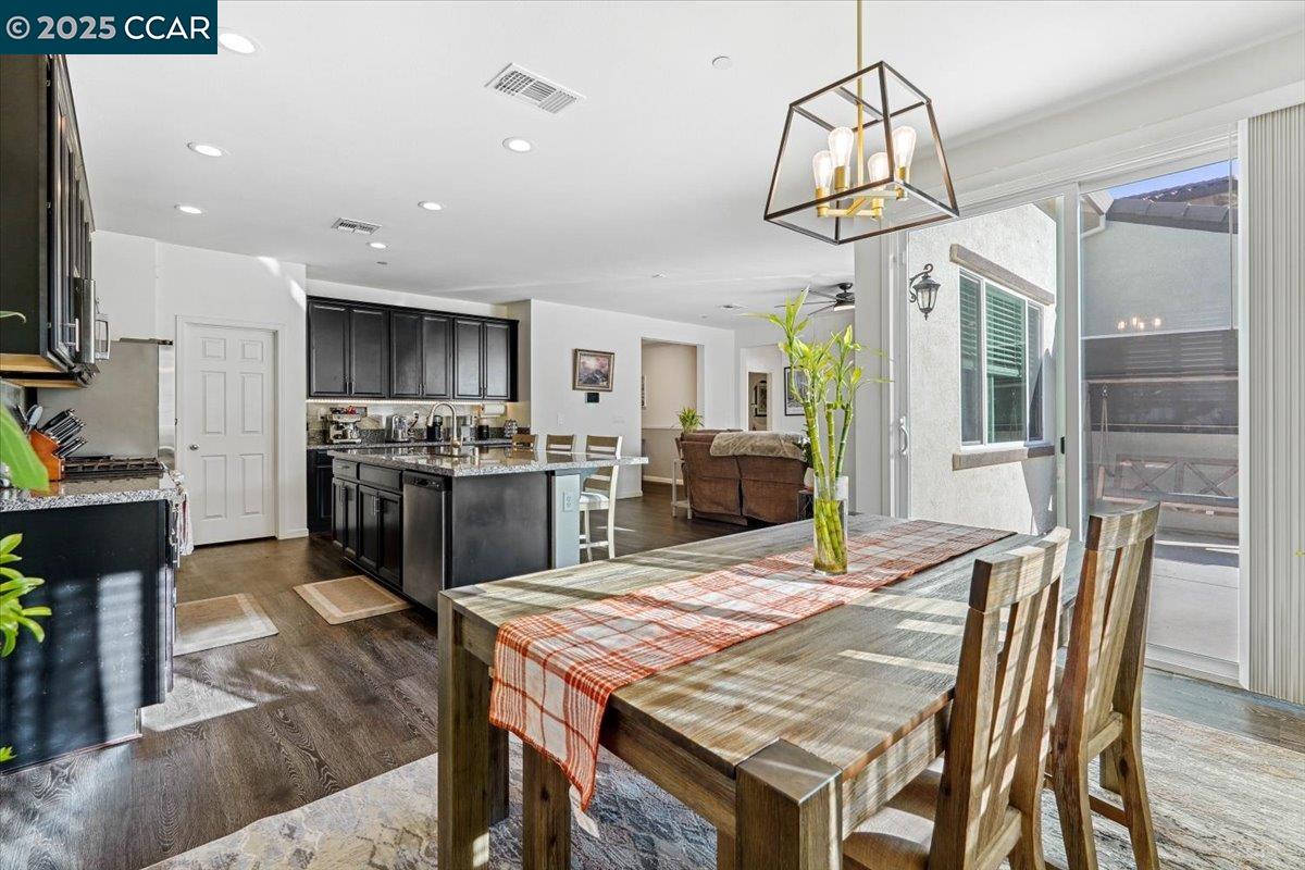 Detail Gallery Image 12 of 25 For 4528 Benton St, Antioch,  CA 94531 - 4 Beds | 2/1 Baths