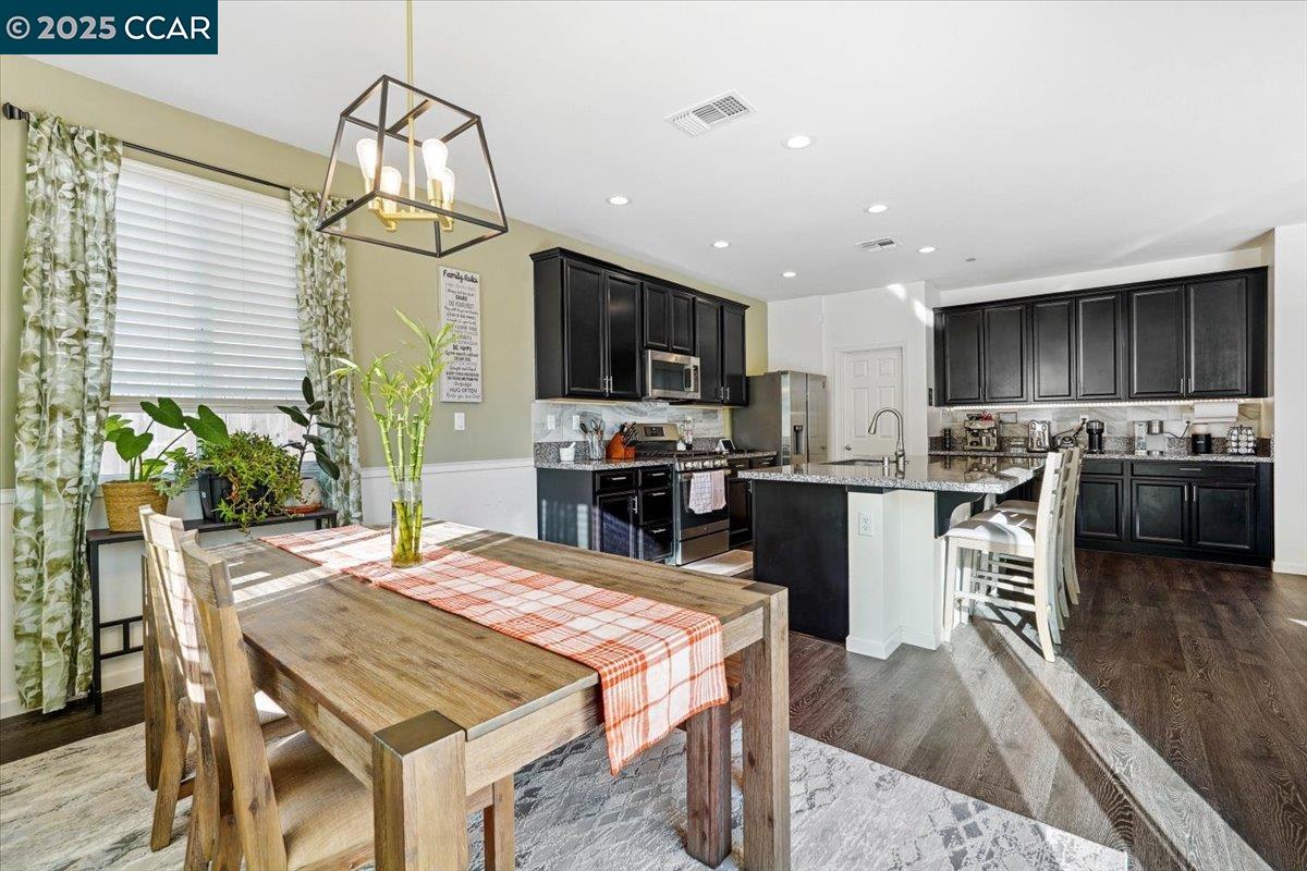 Detail Gallery Image 13 of 25 For 4528 Benton St, Antioch,  CA 94531 - 4 Beds | 2/1 Baths