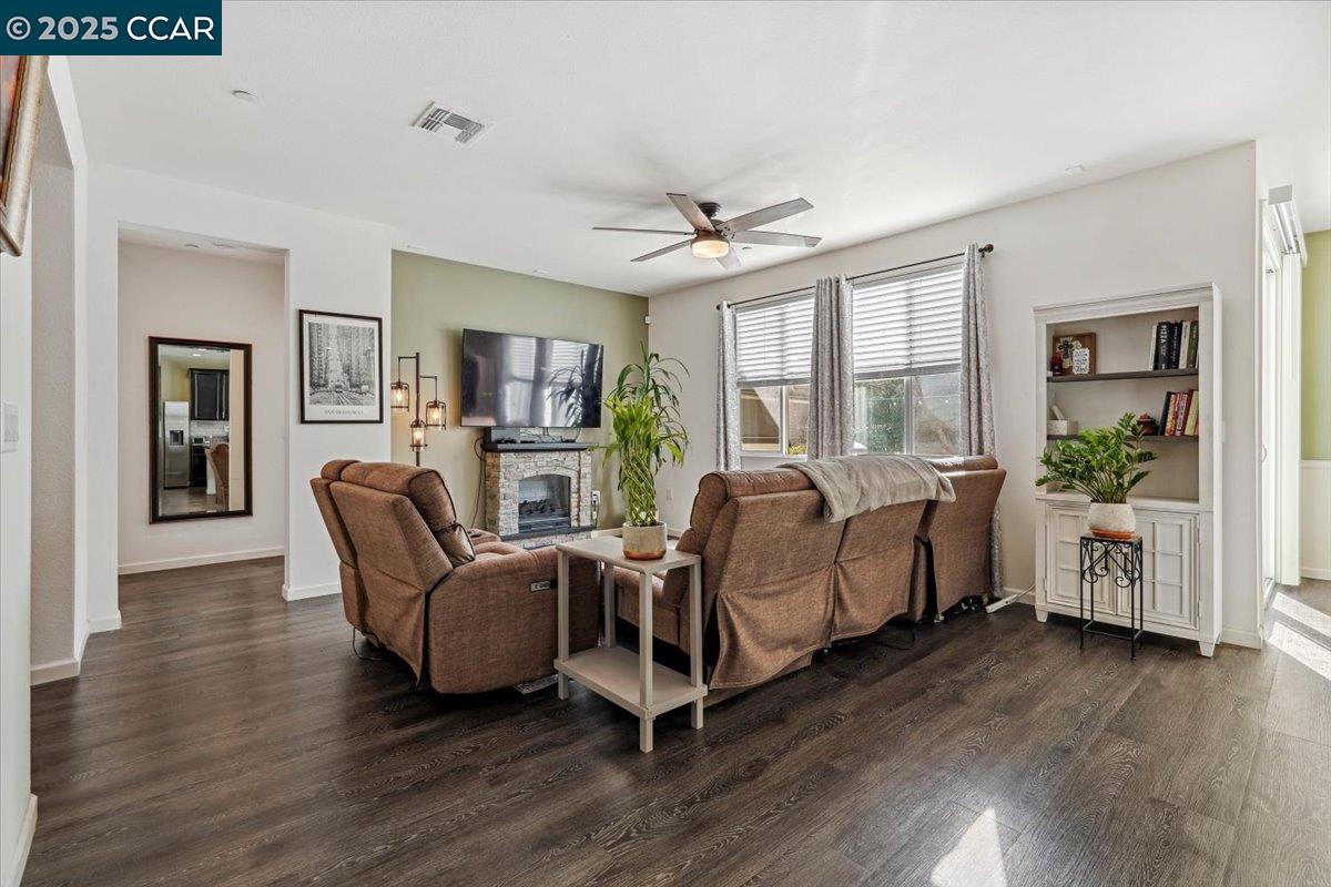 Detail Gallery Image 6 of 25 For 4528 Benton St, Antioch,  CA 94531 - 4 Beds | 2/1 Baths