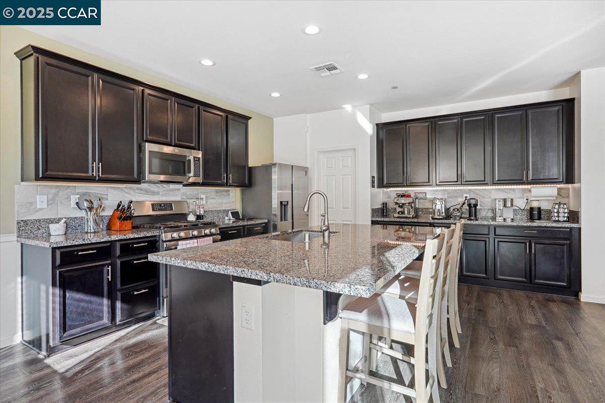 Detail Gallery Image 8 of 25 For 4528 Benton St, Antioch,  CA 94531 - 4 Beds | 2/1 Baths