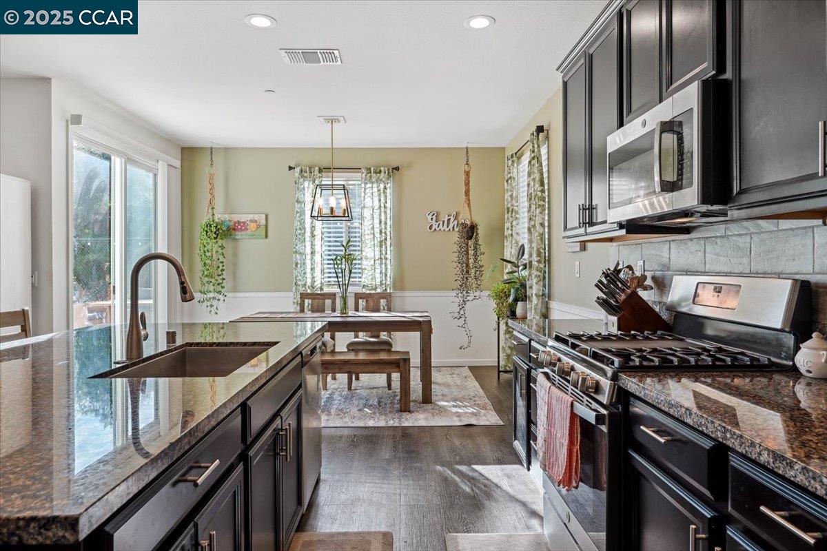 Detail Gallery Image 10 of 25 For 4528 Benton St, Antioch,  CA 94531 - 4 Beds | 2/1 Baths