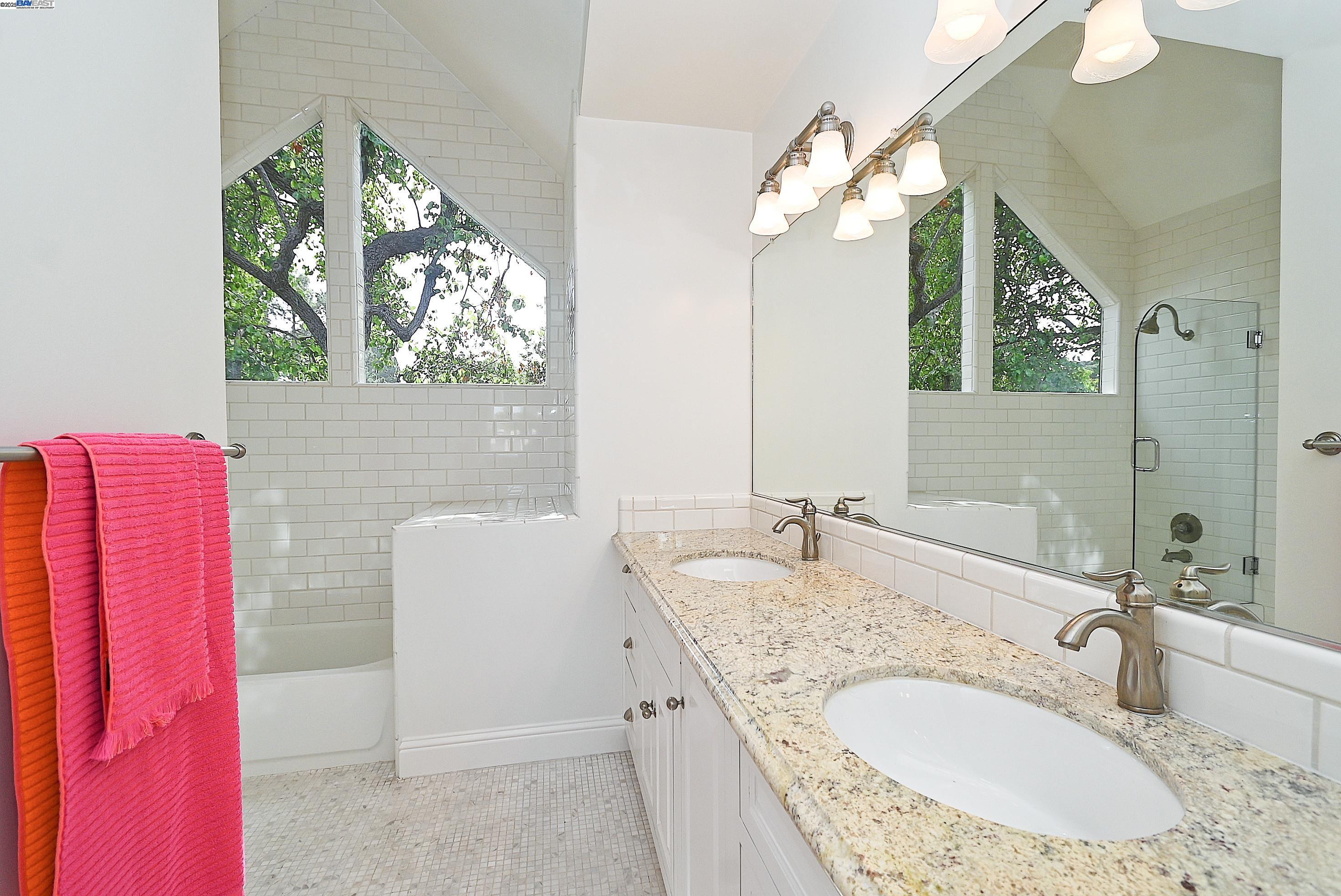 Detail Gallery Image 12 of 30 For 1117 Ironwood Rd, Alameda,  CA 94502 - 2 Beds | 2/1 Baths