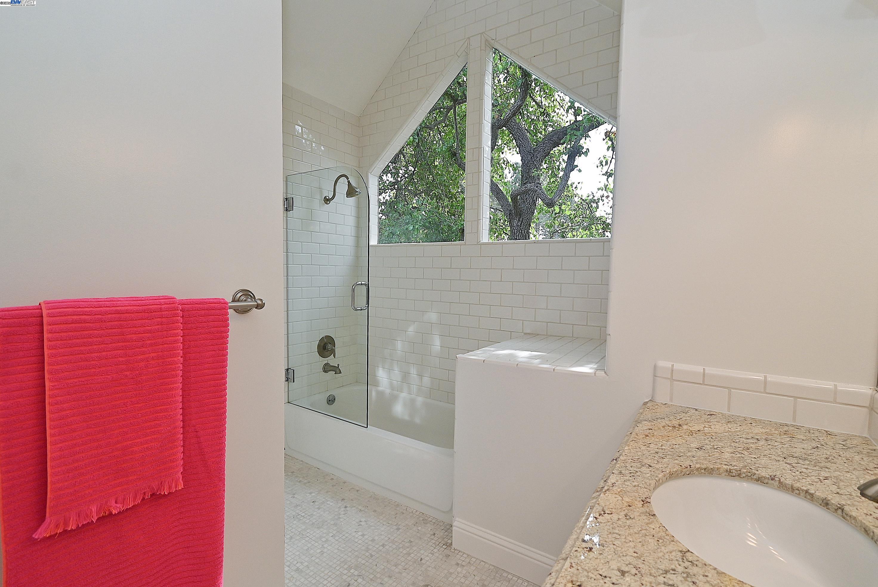 Detail Gallery Image 13 of 30 For 1117 Ironwood Rd, Alameda,  CA 94502 - 2 Beds | 2/1 Baths