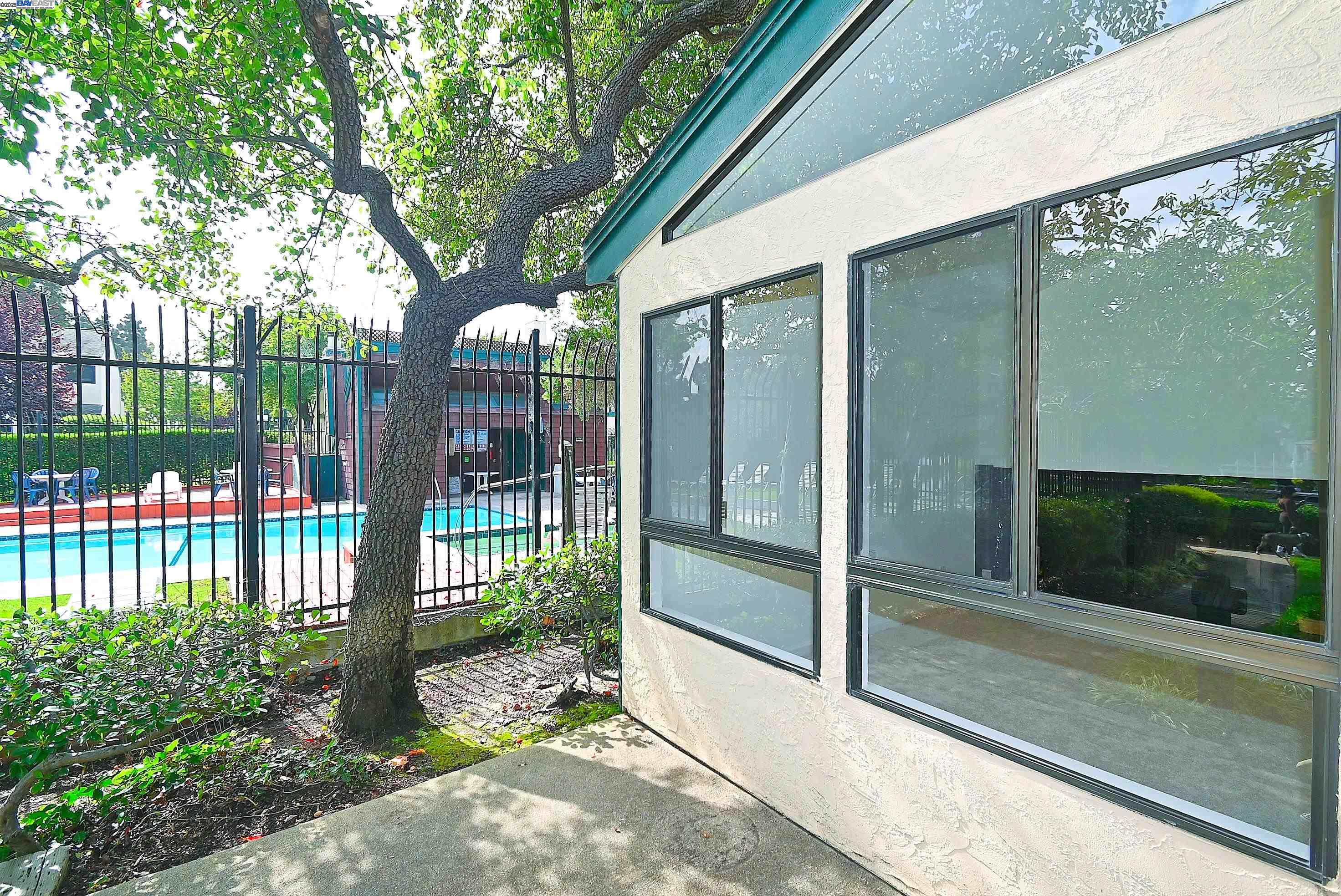 Detail Gallery Image 18 of 30 For 1117 Ironwood Rd, Alameda,  CA 94502 - 2 Beds | 2/1 Baths