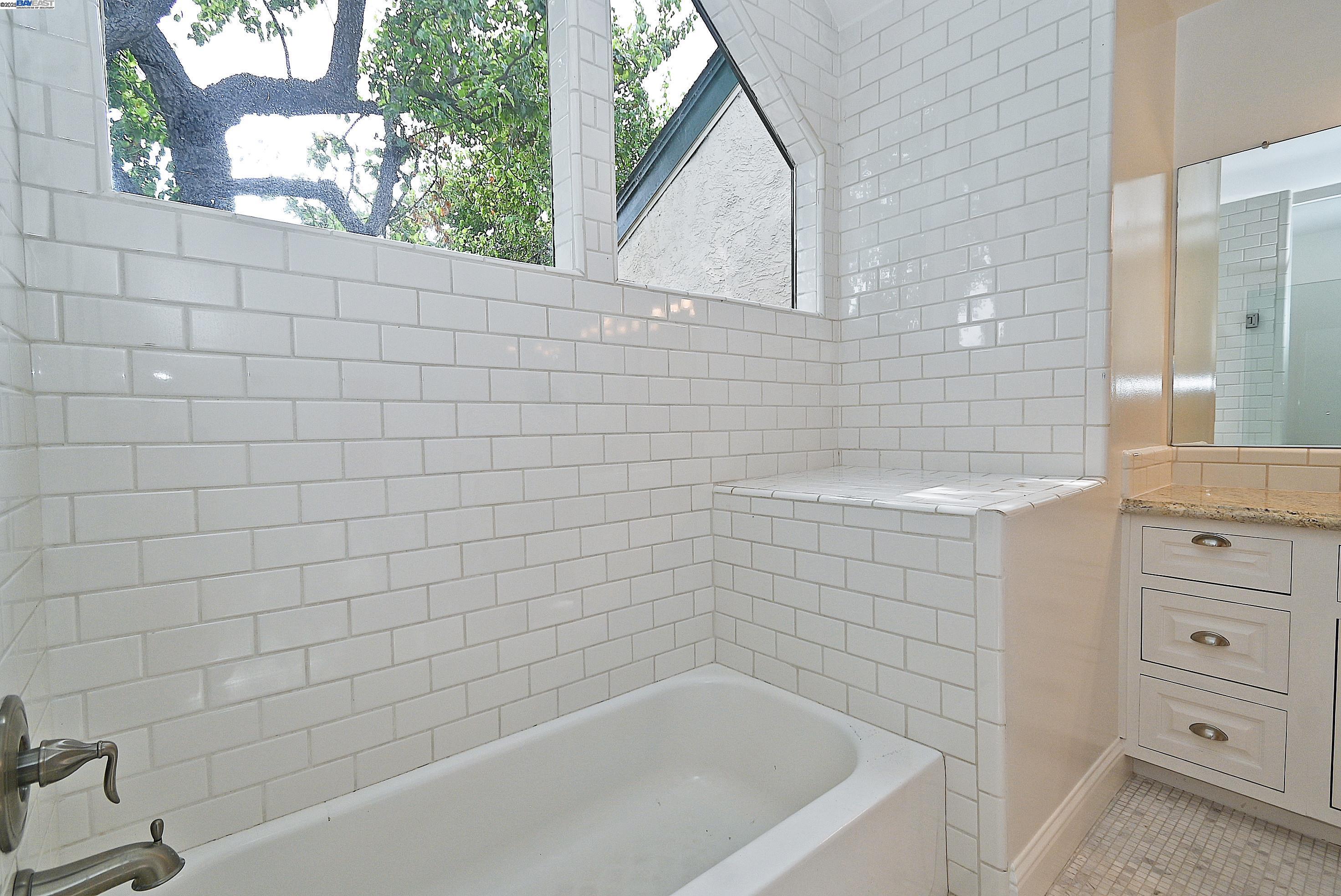 Detail Gallery Image 19 of 30 For 1117 Ironwood Rd, Alameda,  CA 94502 - 2 Beds | 2/1 Baths