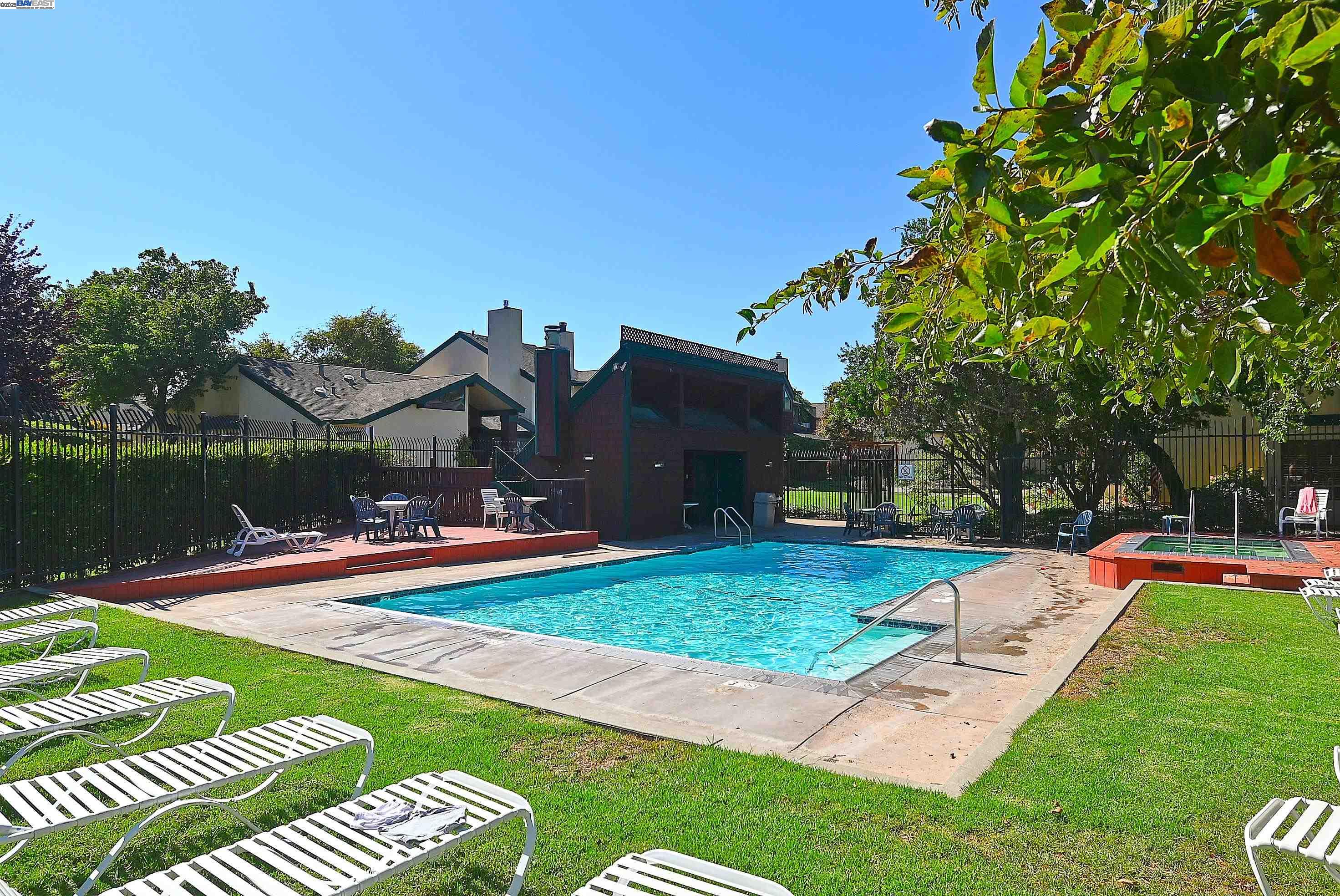 Detail Gallery Image 25 of 30 For 1117 Ironwood Rd, Alameda,  CA 94502 - 2 Beds | 2/1 Baths
