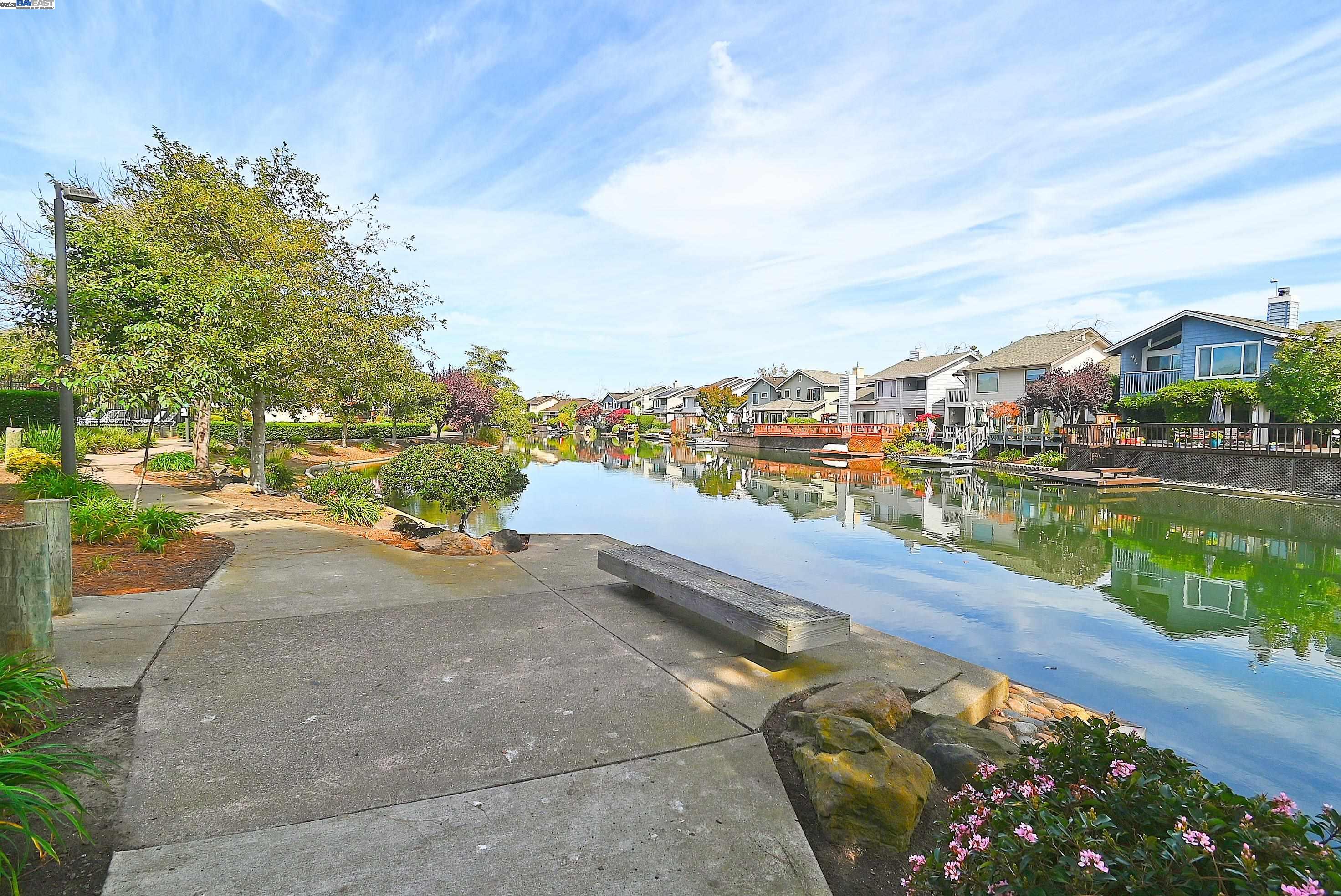 Detail Gallery Image 6 of 30 For 1117 Ironwood Rd, Alameda,  CA 94502 - 2 Beds | 2/1 Baths