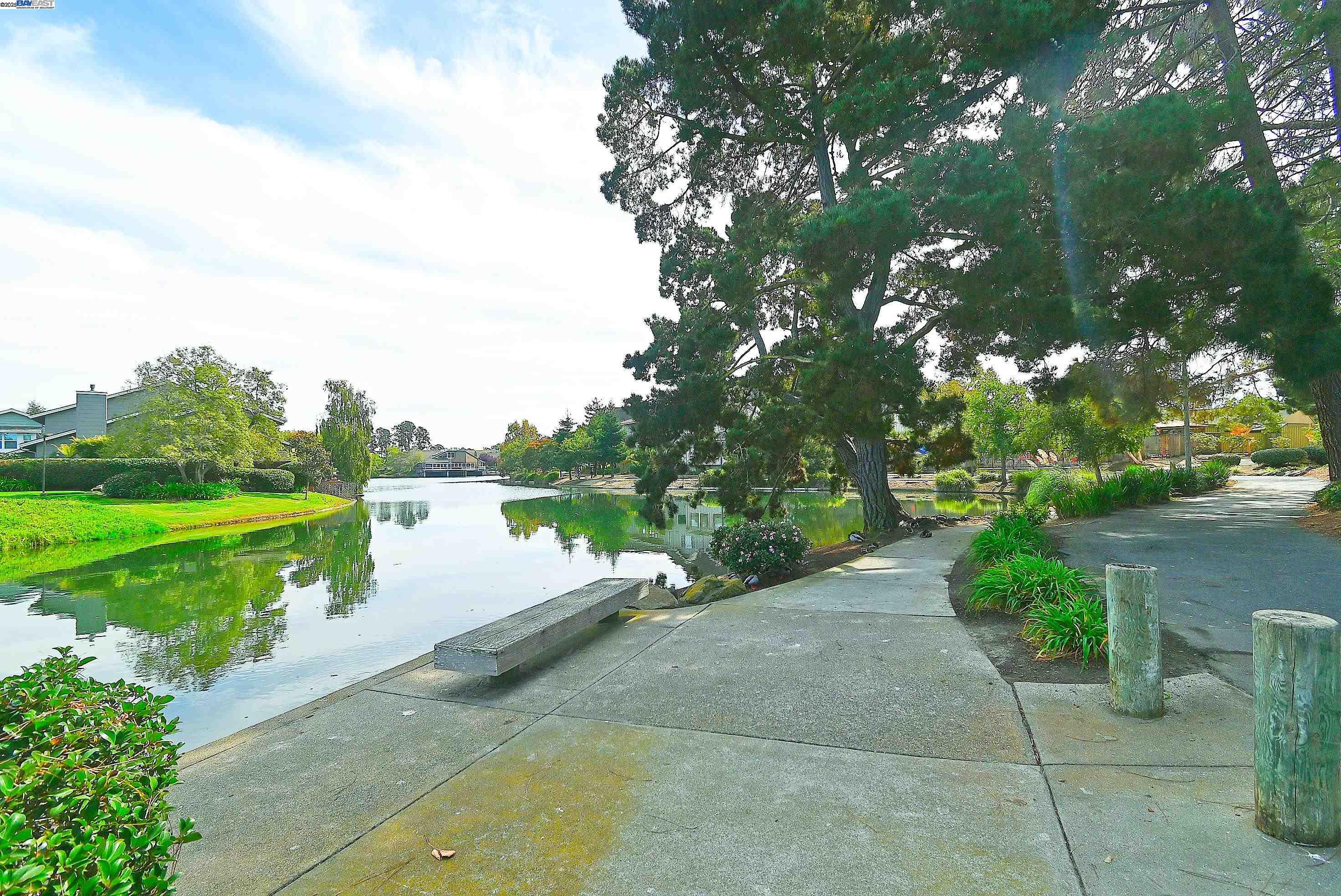Detail Gallery Image 7 of 30 For 1117 Ironwood Rd, Alameda,  CA 94502 - 2 Beds | 2/1 Baths