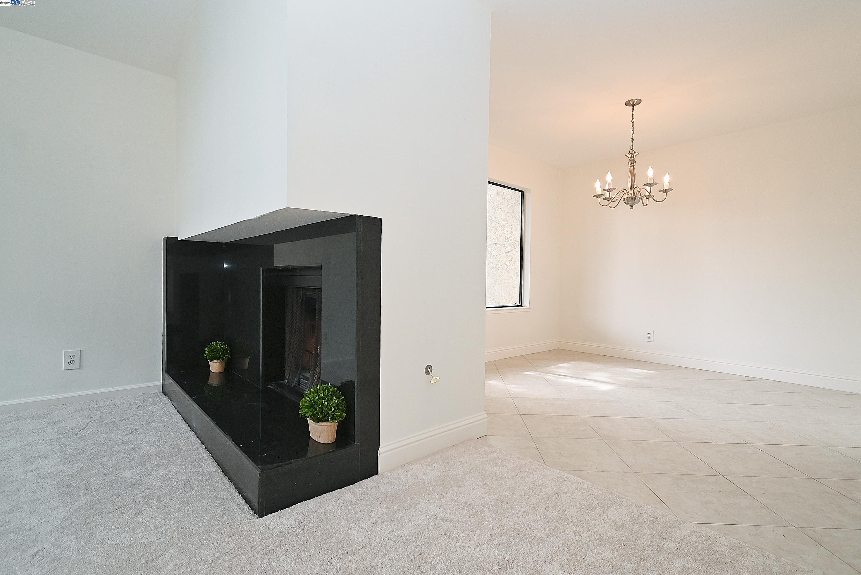 Detail Gallery Image 8 of 30 For 1117 Ironwood Rd, Alameda,  CA 94502 - 2 Beds | 2/1 Baths