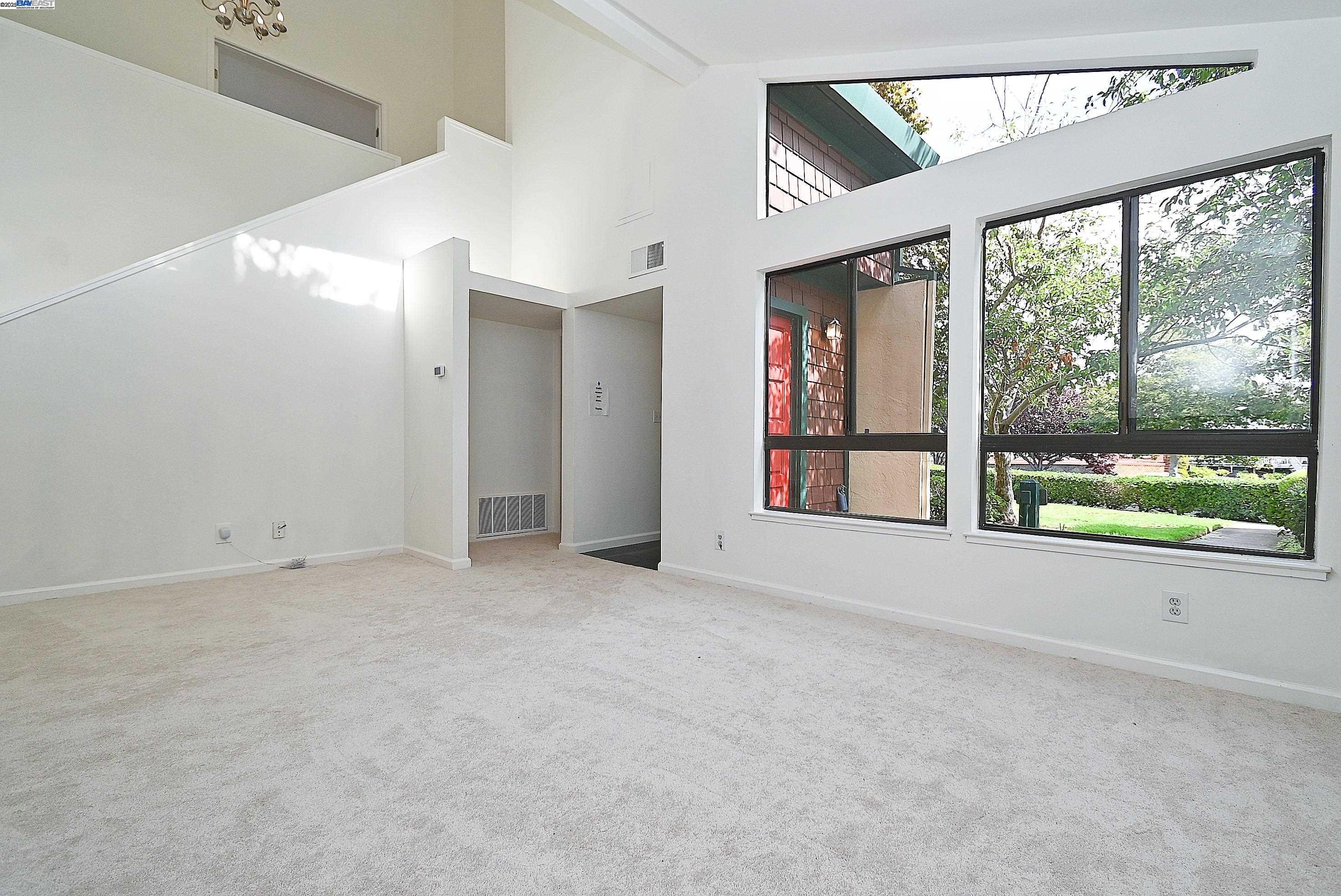 Detail Gallery Image 10 of 30 For 1117 Ironwood Rd, Alameda,  CA 94502 - 2 Beds | 2/1 Baths