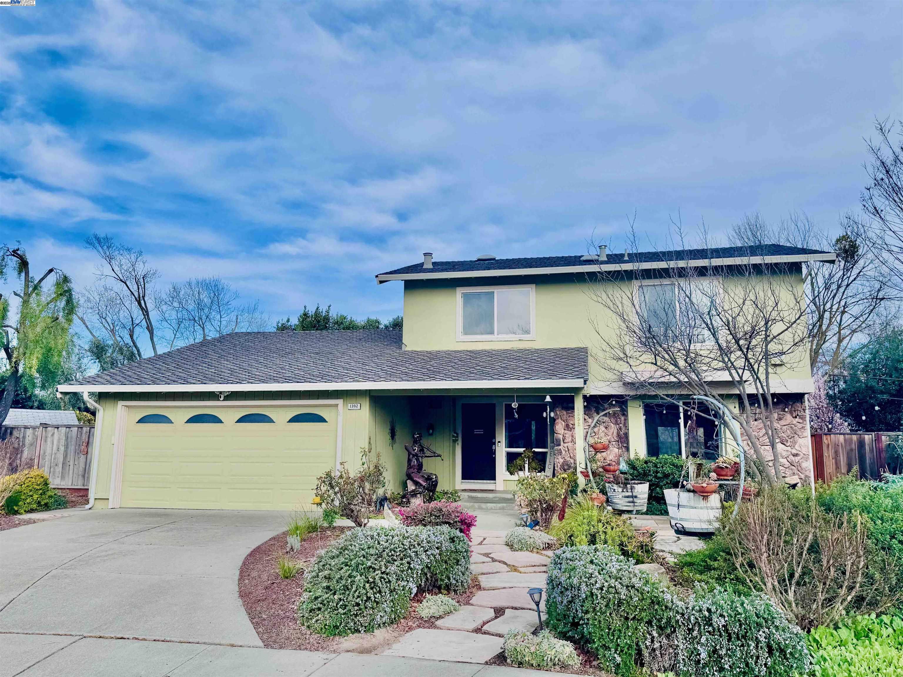 Detail Gallery Image 1 of 1 For 1392 Vailwood Ct, Pleasanton,  CA 94566 - 4 Beds | 2/1 Baths