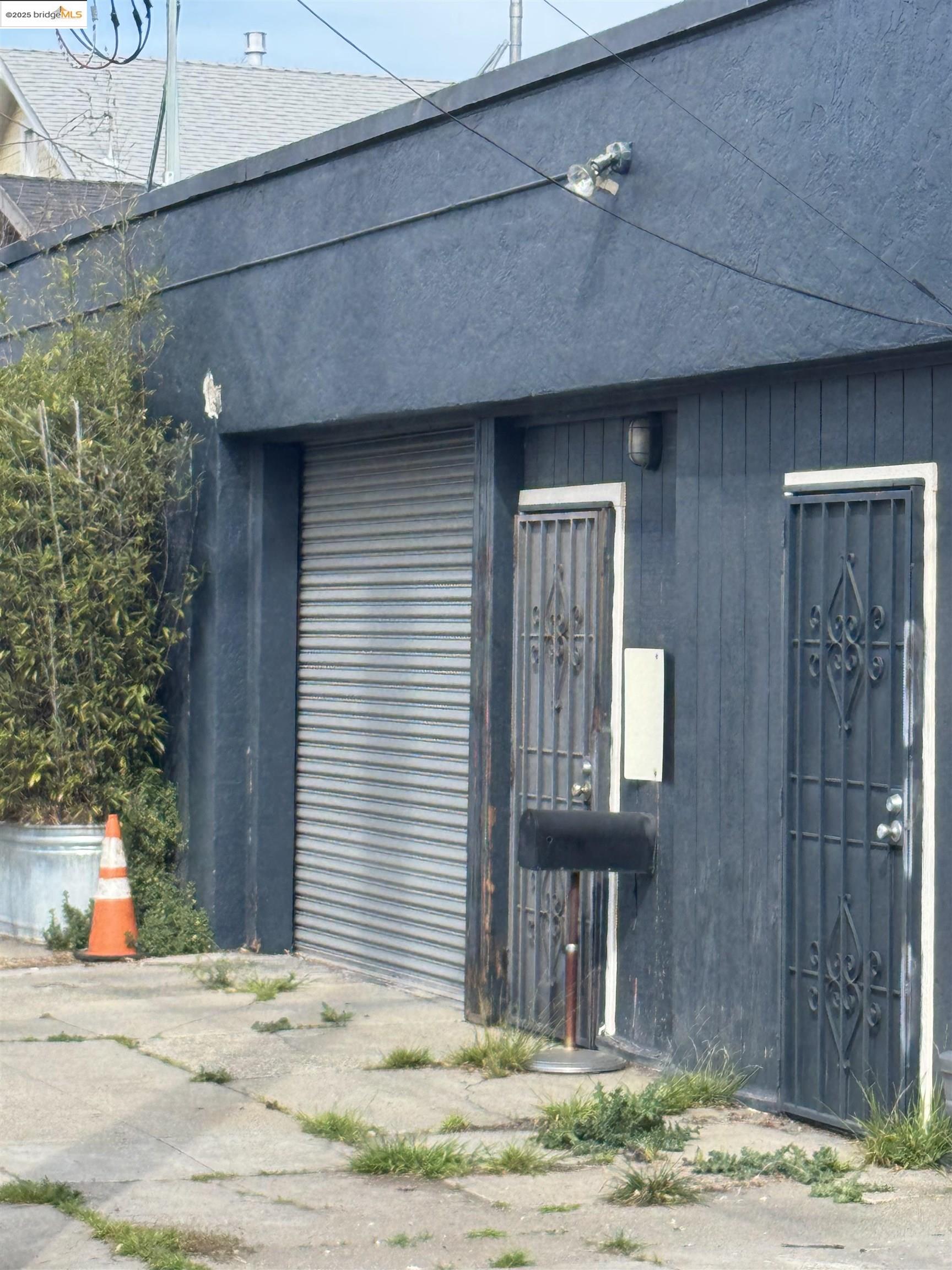 Detail Gallery Image 1 of 16 For 2928 Chapman St, Oakland,  CA 94601 - – Beds | – Baths