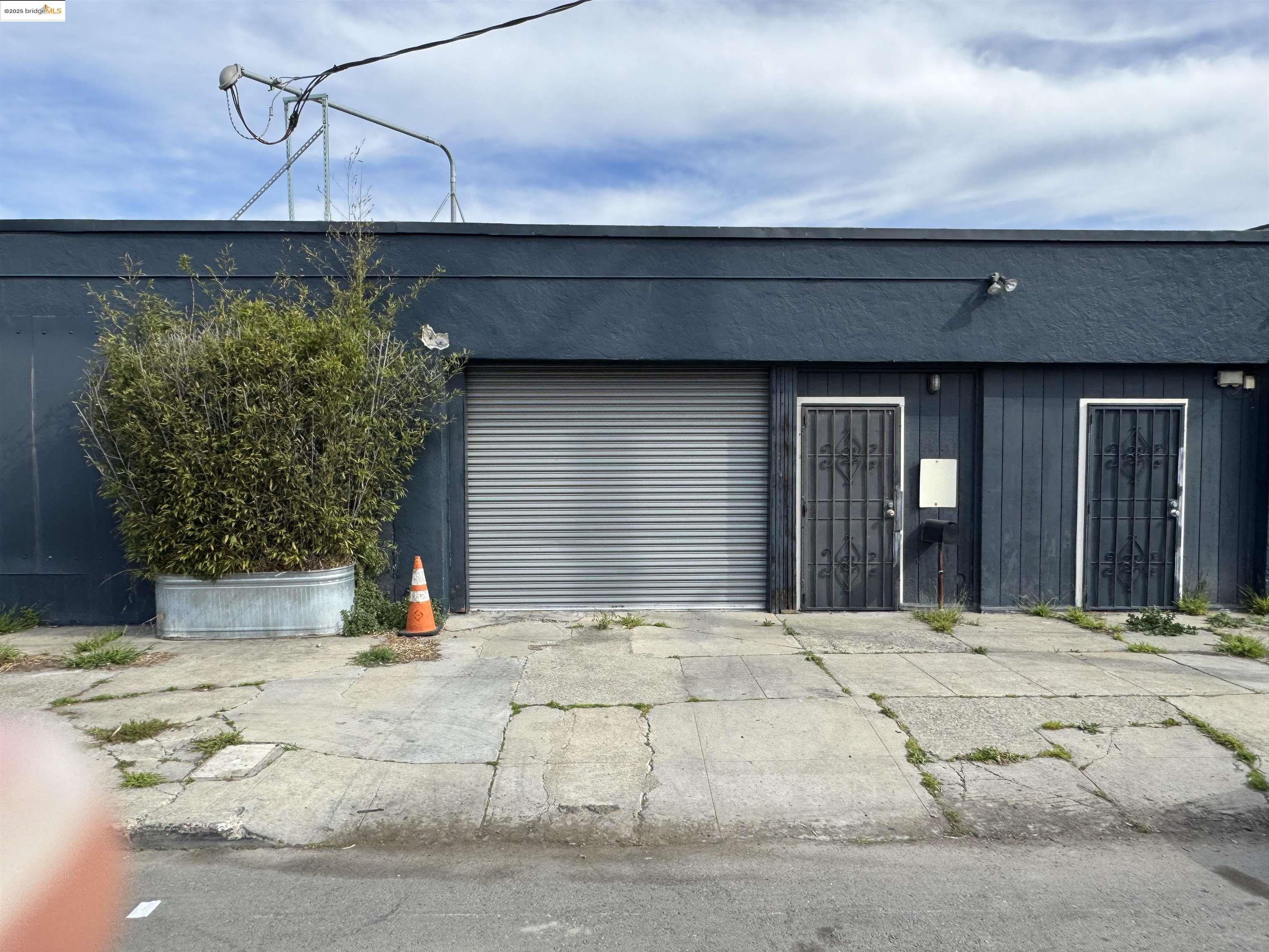 Detail Gallery Image 2 of 16 For 2928 Chapman St, Oakland,  CA 94601 - – Beds | – Baths